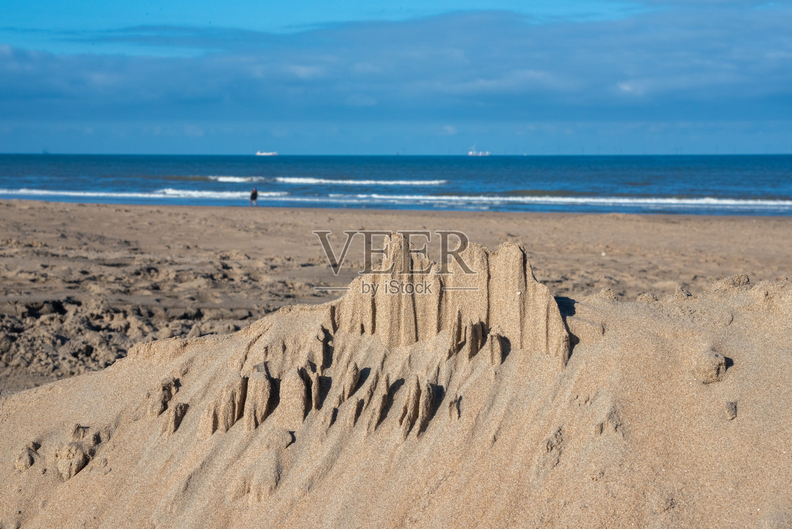 沙丘顶部的沙崖照片摄影图片