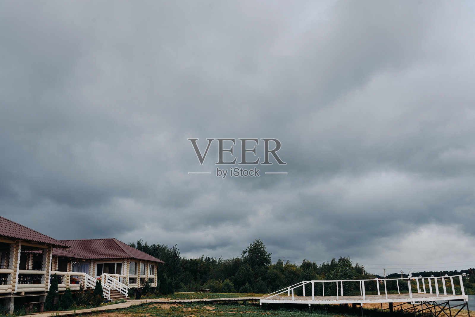 大雨来临前的阴天照片摄影图片