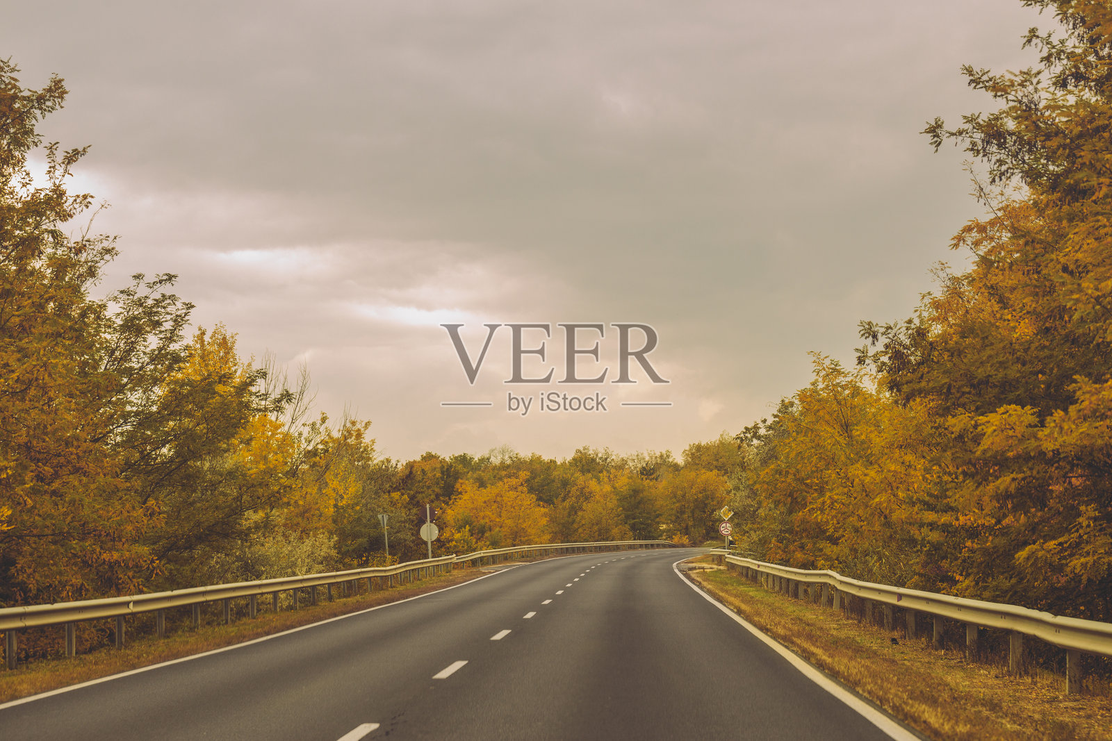 在路上照片摄影图片