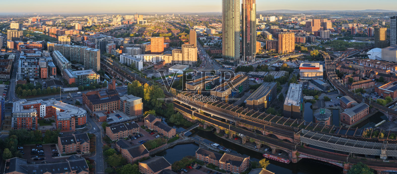 日出空中全景，俯瞰卡斯尔菲尔德，包括三一岛照片摄影图片