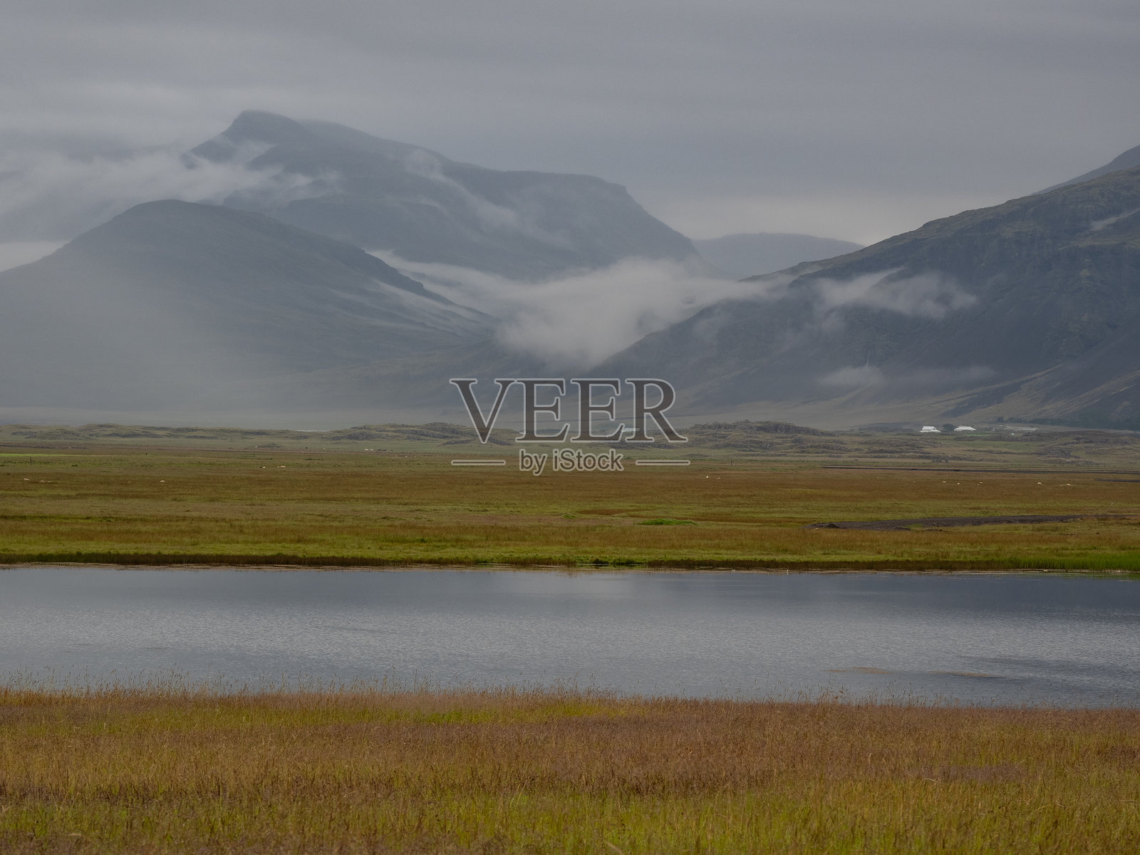 冰岛的山脉与湖泊照片摄影图片