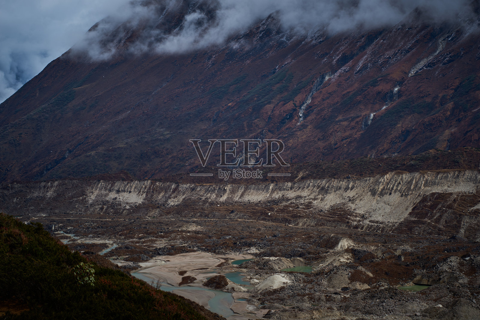 马纳斯鲁徒步，喜马拉雅山脉，山峦，尼泊尔照片摄影图片