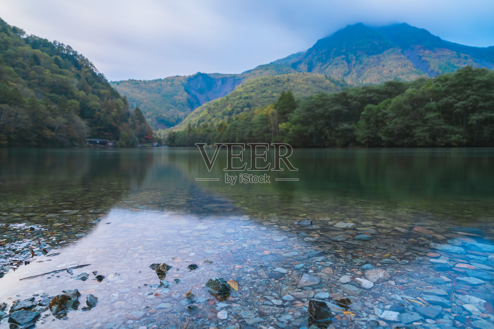 十月美丽的景致，上高地照片摄影图片