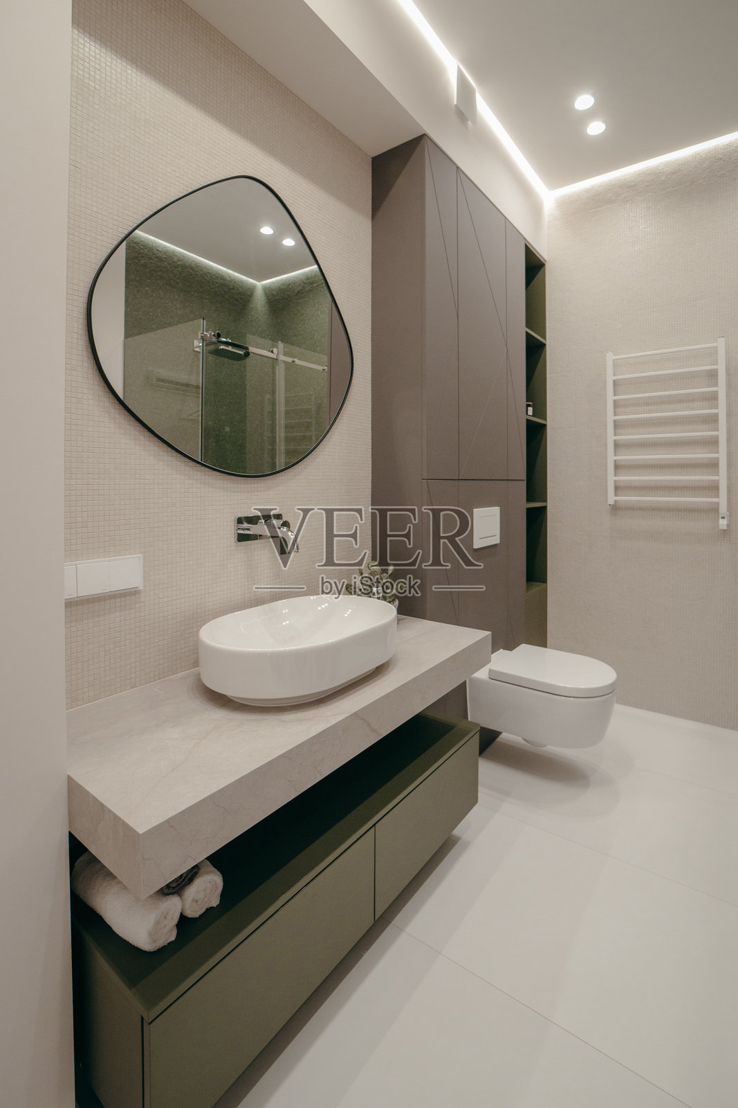 现代住宅浴室照片摄影图片