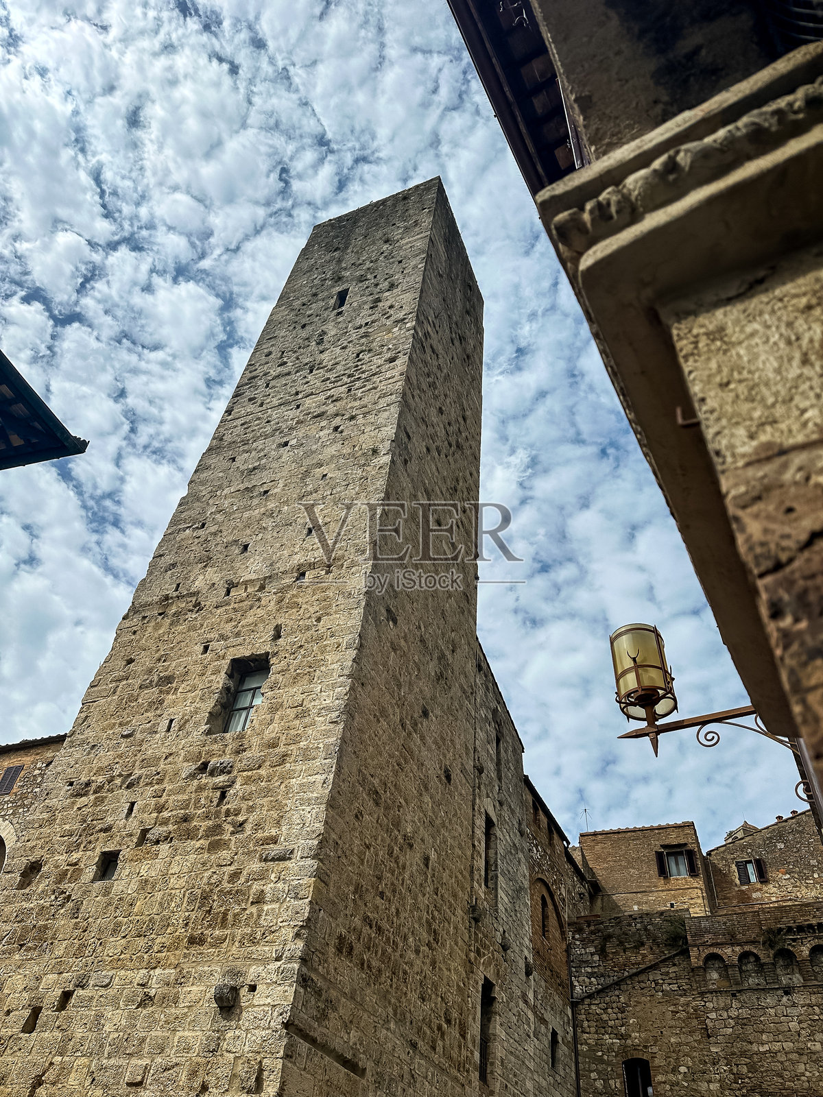 圣吉米尼亚诺街景。中世纪塔楼景观。美丽的夏日晴空照片摄影图片