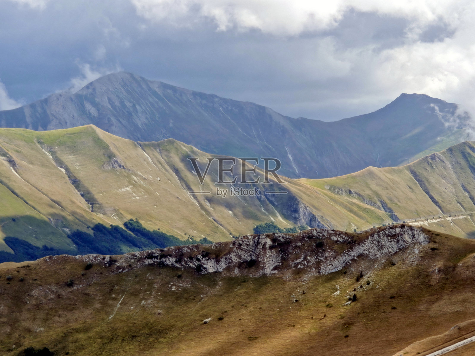 西比利尼山脉景观，拉尼奥洛，马尔凯，意大利照片摄影图片