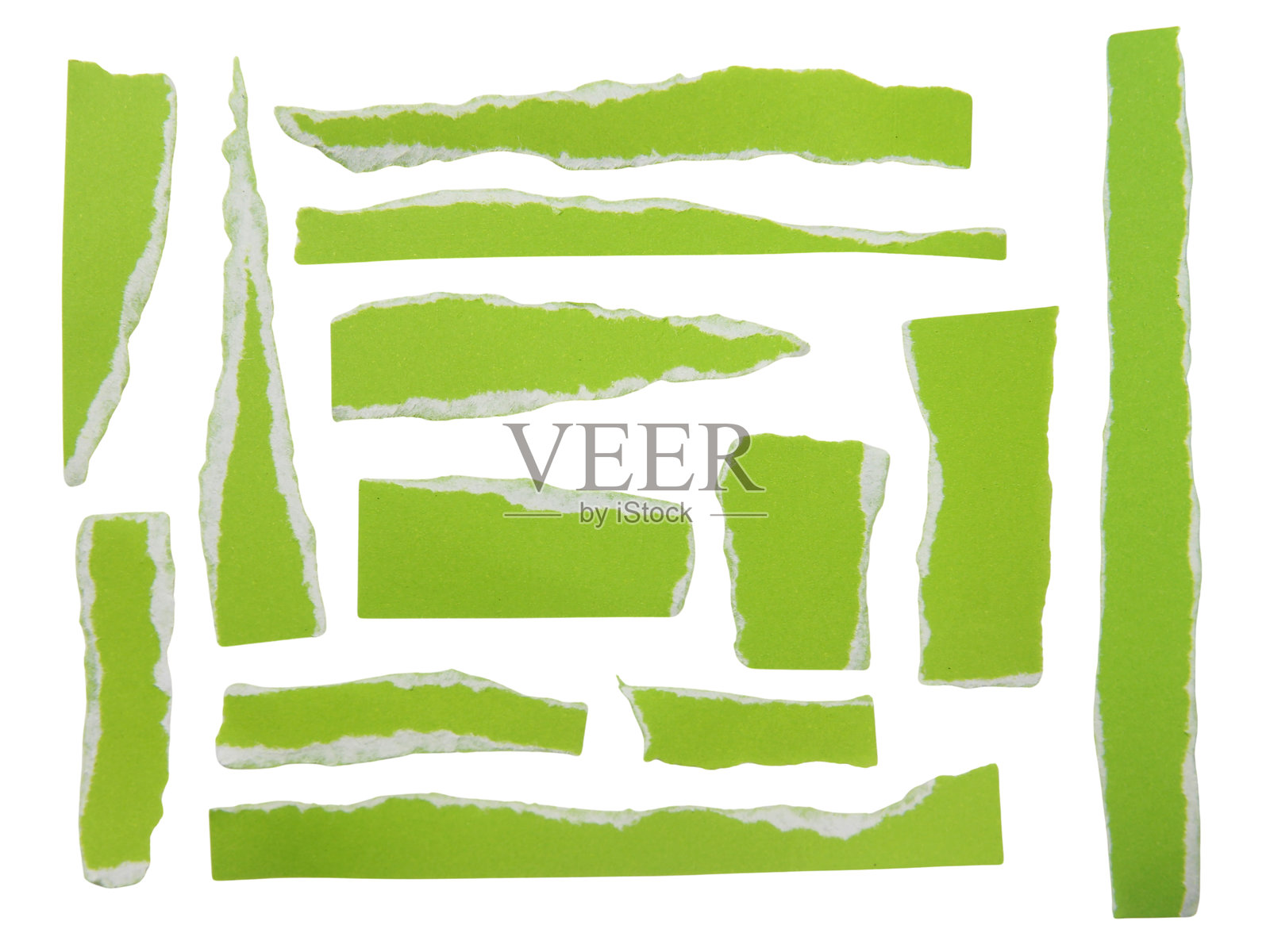 一组撕裂或剪裁过的绿色纸张碎片，设计元素，带有抠图路径，孤立在白色背景上。照片摄影图片