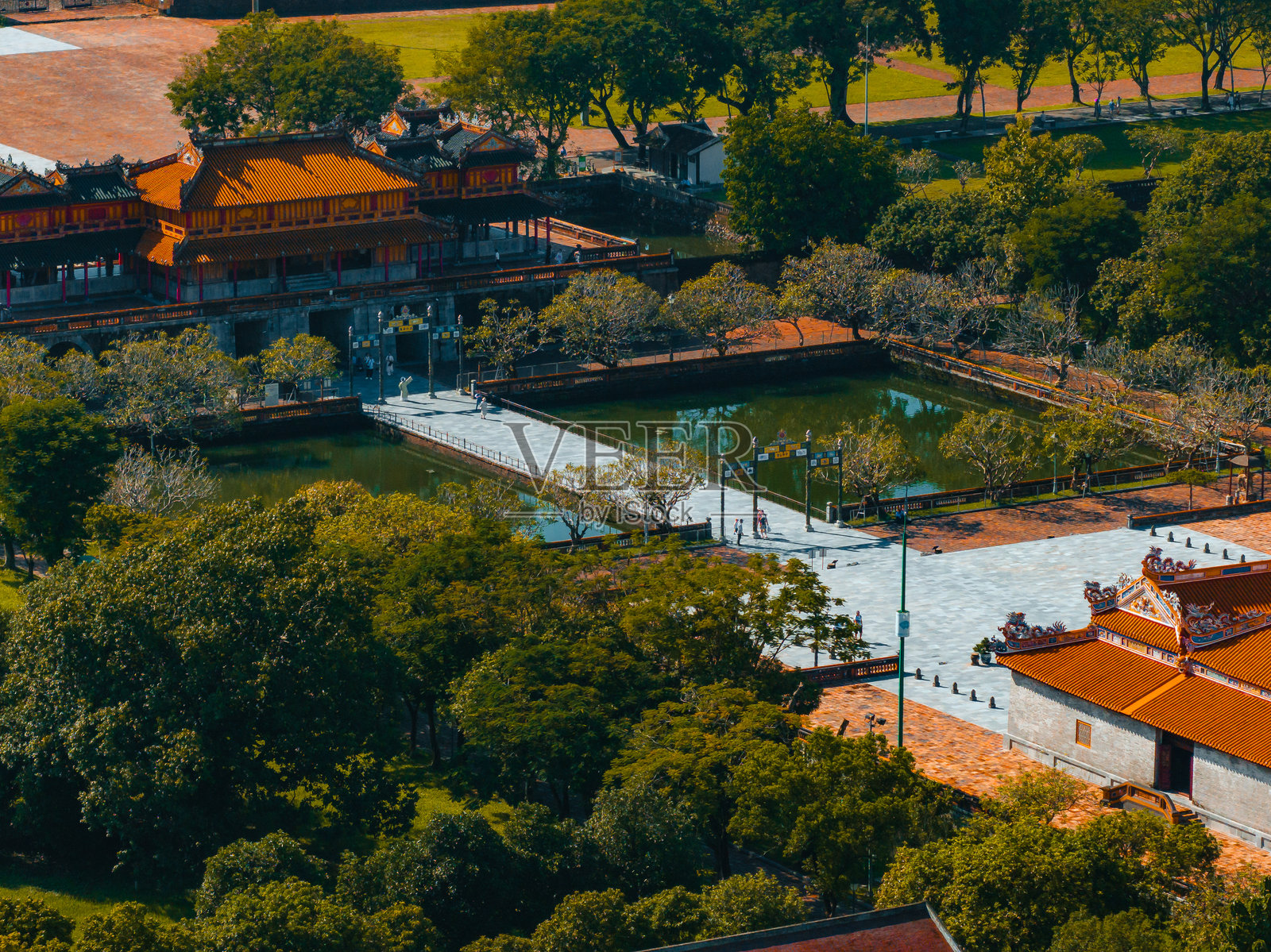 越南顺化皇城和顺化市的鸟瞰图。阮朝皇宫。照片摄影图片