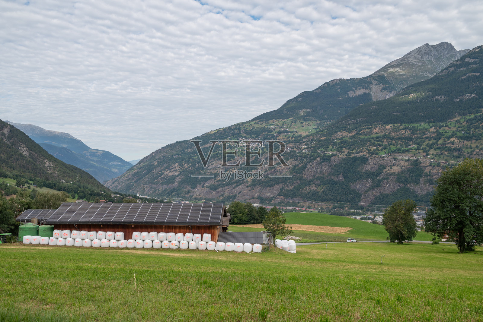 瑞士列德布吕克村的农场建筑照片摄影图片