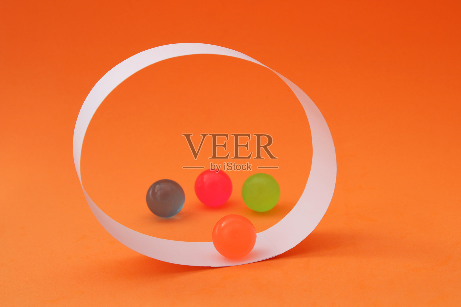 团队合作，其中一人不愿走出舒适区照片摄影图片