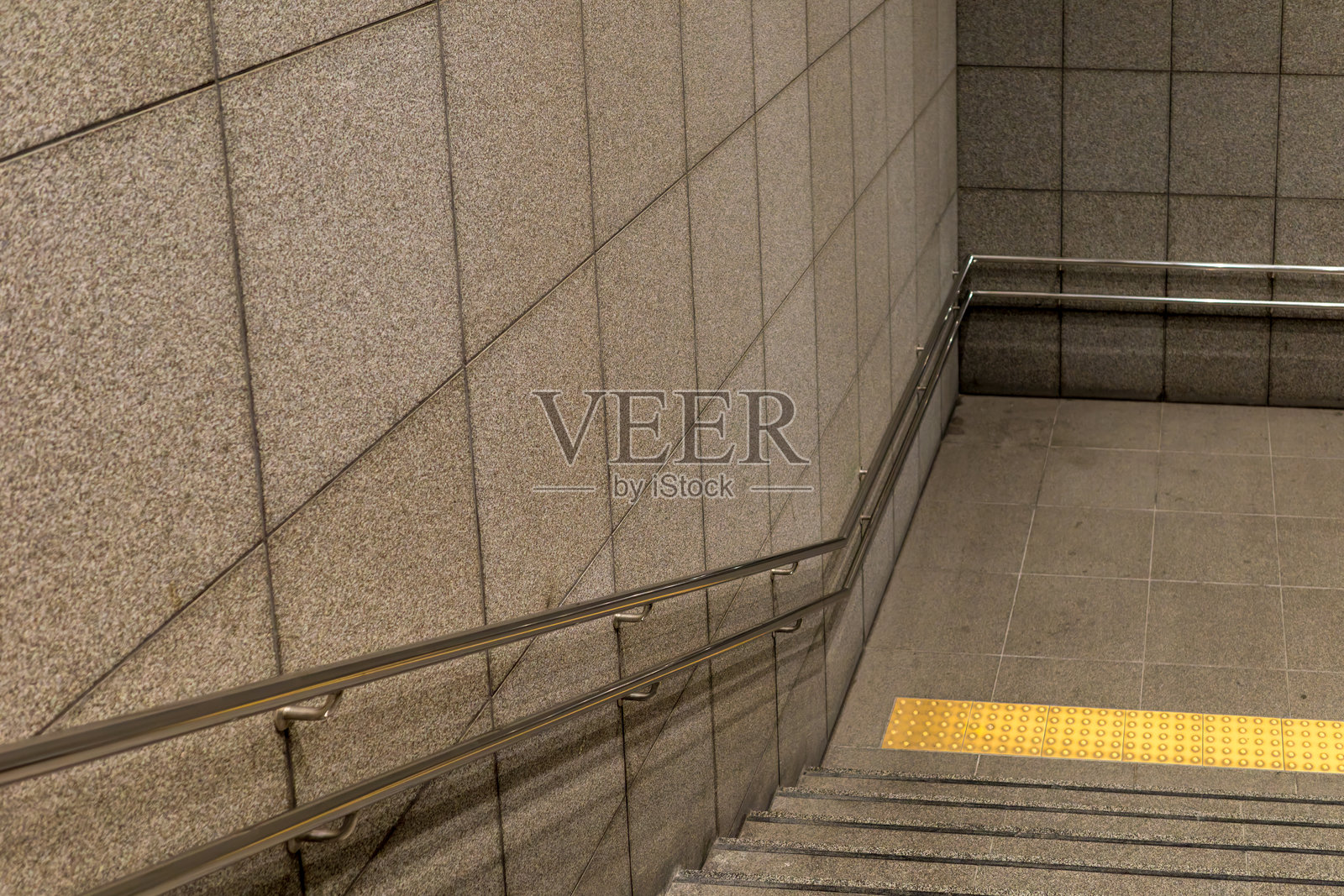 竖构图的城市石阶——横幅就绪构图照片摄影图片