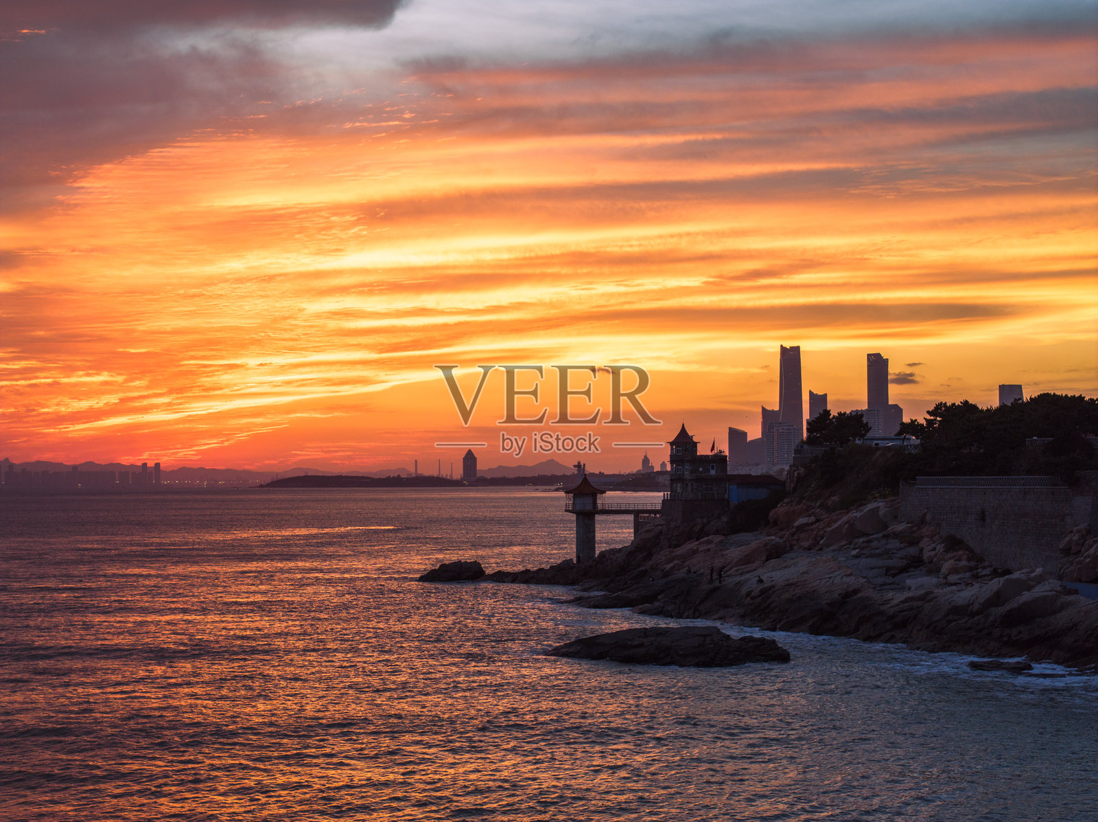 青岛灯塔日落照片摄影图片