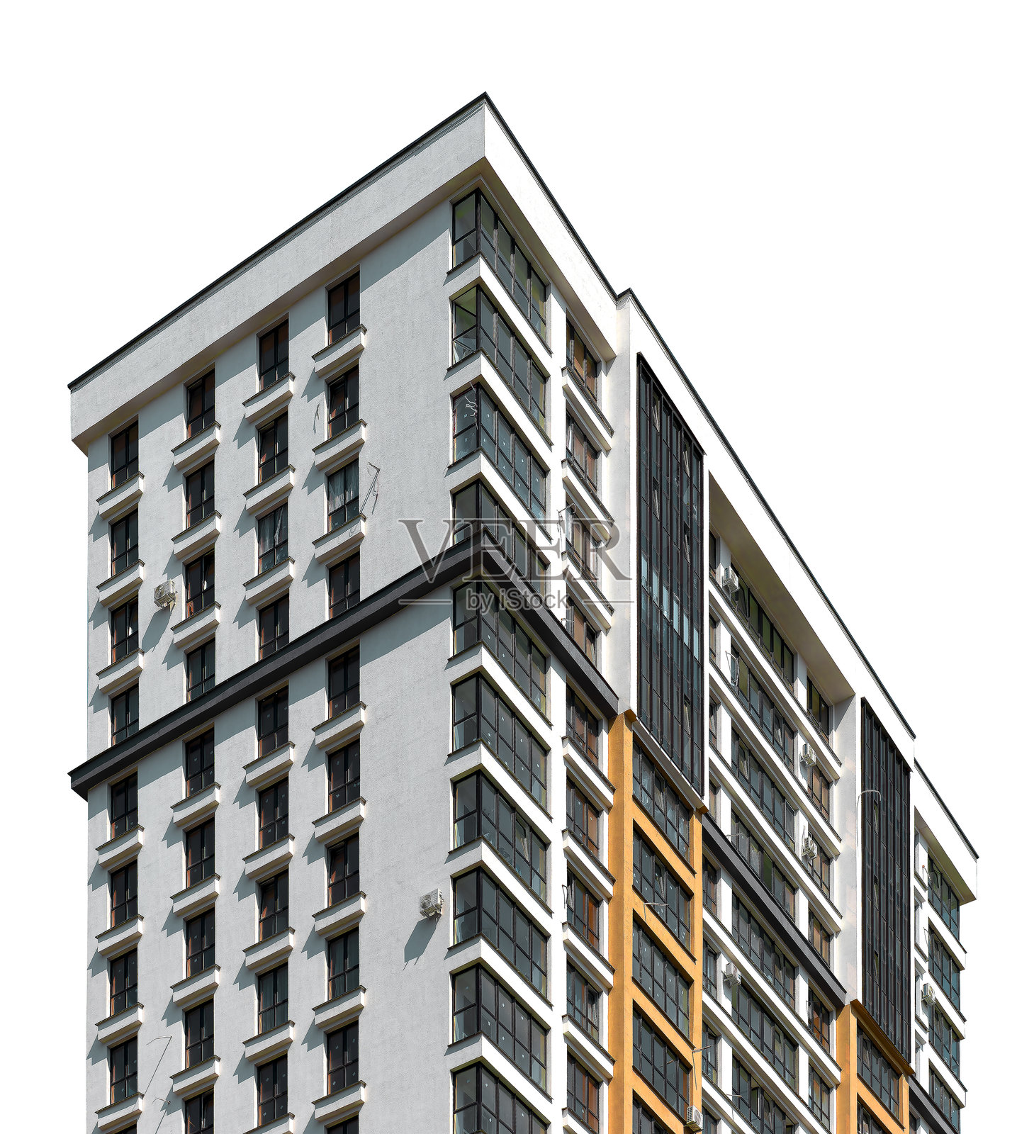 现代化的多层公寓楼，带有阳台和玻璃幕墙，位于发展中的大都市照片摄影图片