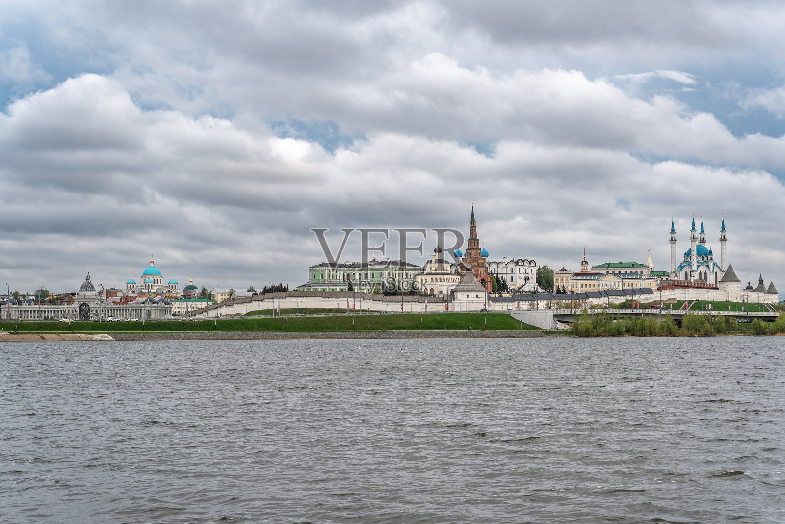 俄罗斯喀山城市风光，包括喀山堤岸和喀山克里姆林宫。照片摄影图片