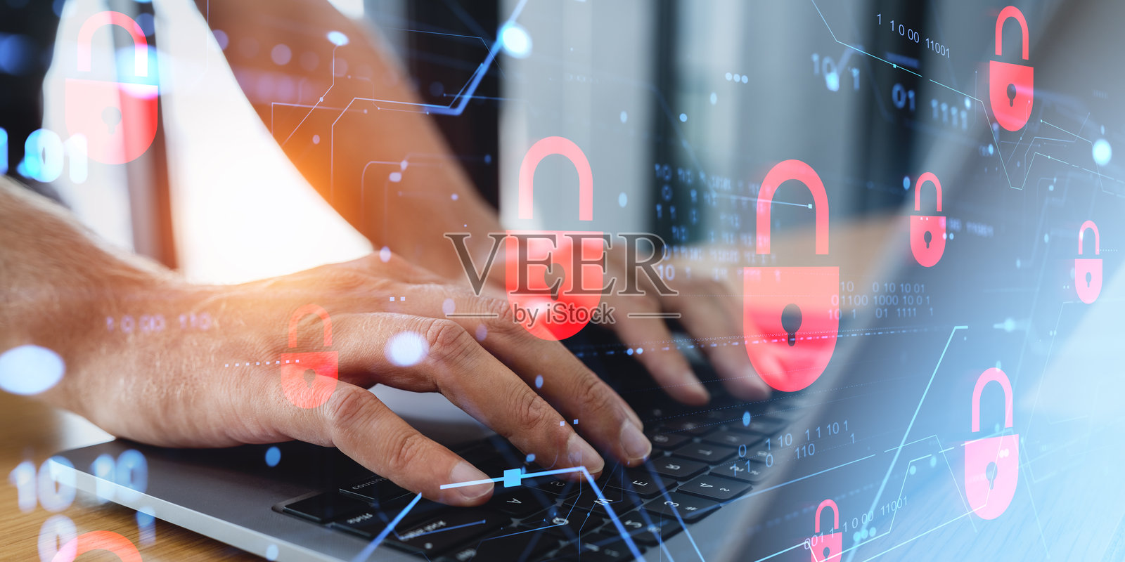 网络安全概念，用红色挂锁图标代表，双手在笔记本电脑上打字。照片摄影图片