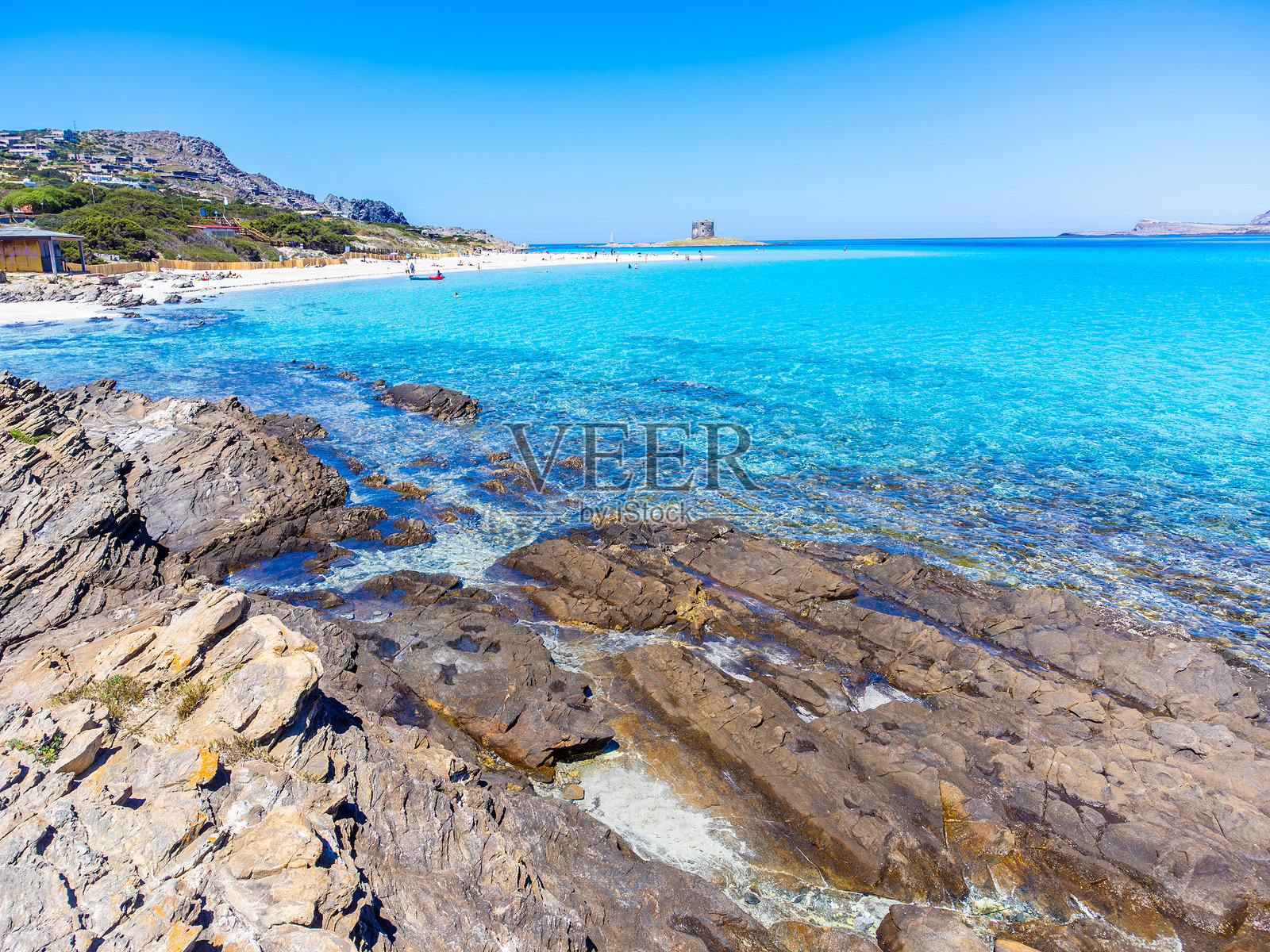 拉佩洛萨海滩的岩石与绿松石般的海水照片摄影图片