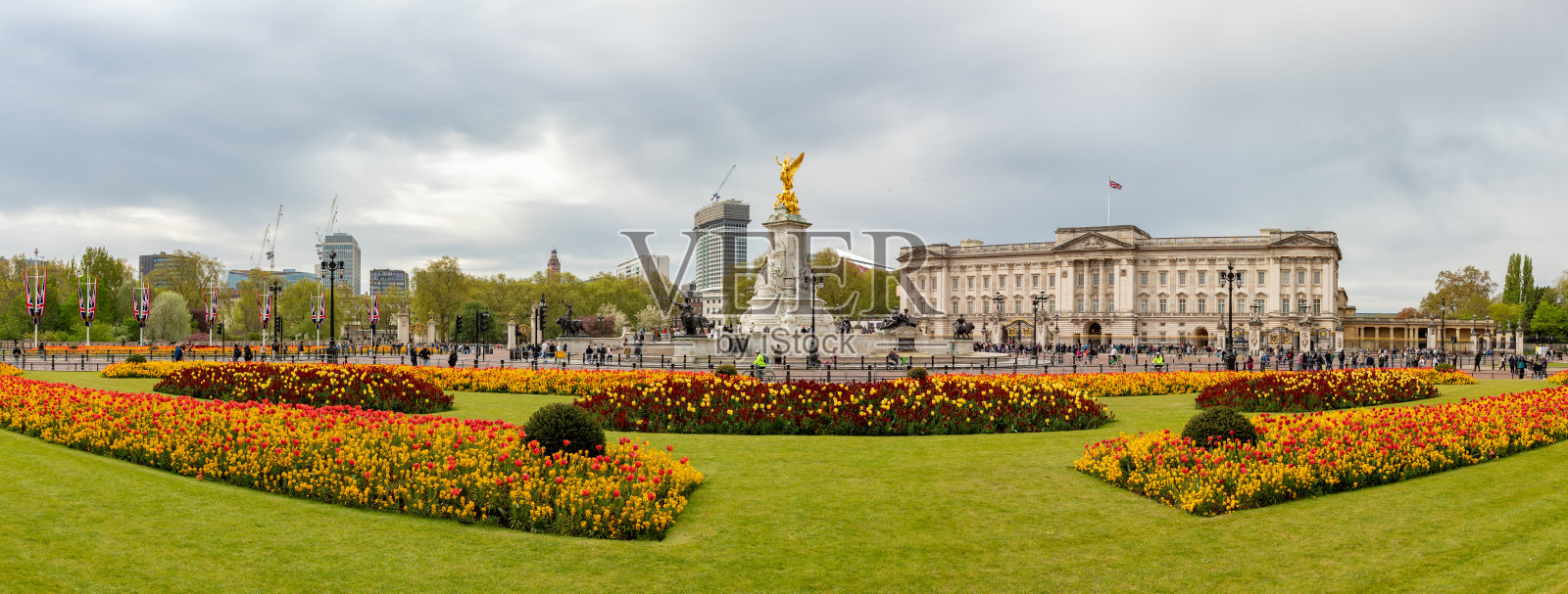 宪法山纪念花园、维多利亚女王纪念碑和白金汉宫照片摄影图片