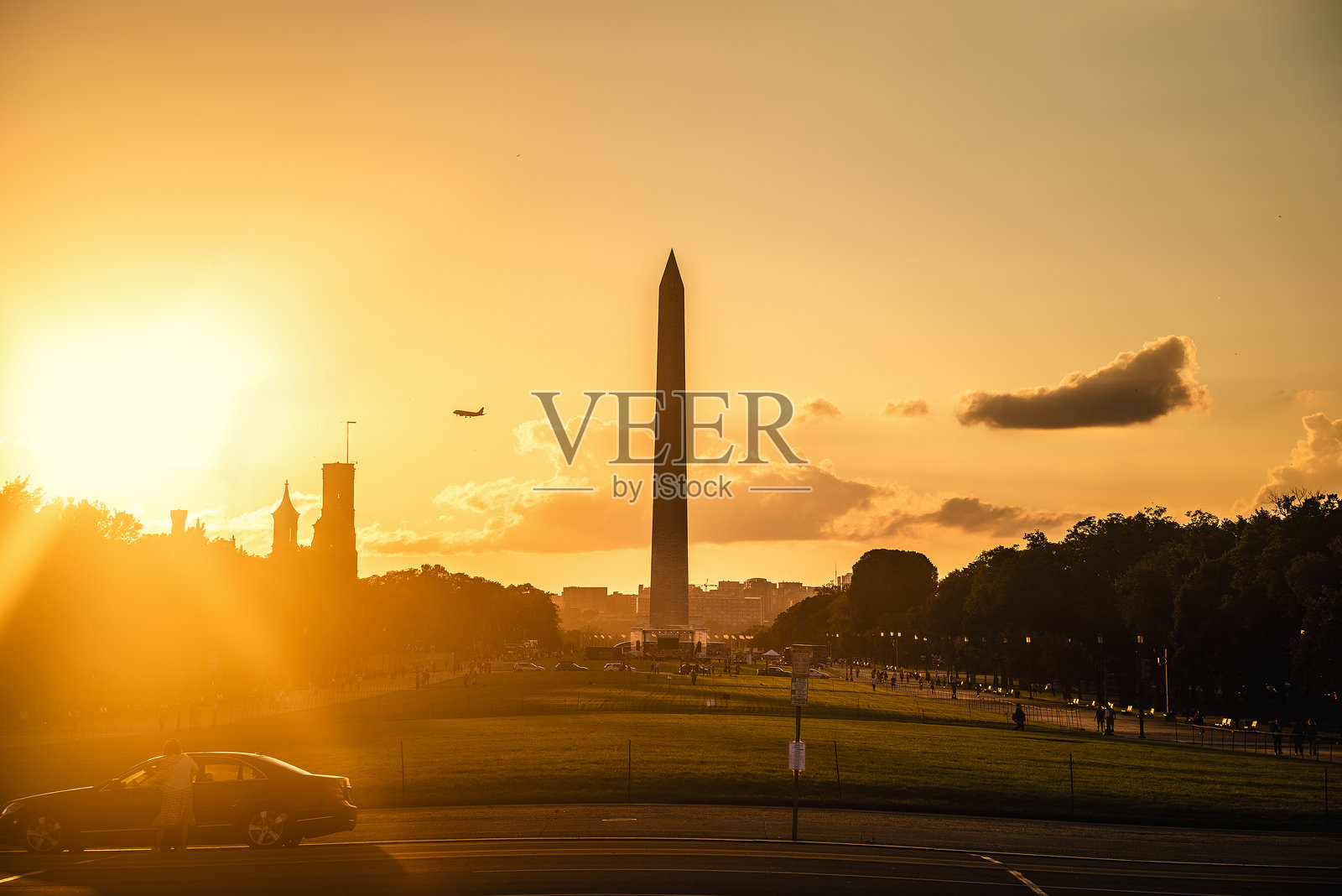 日落时分国家广场上举世闻名的华盛顿纪念碑照片摄影图片