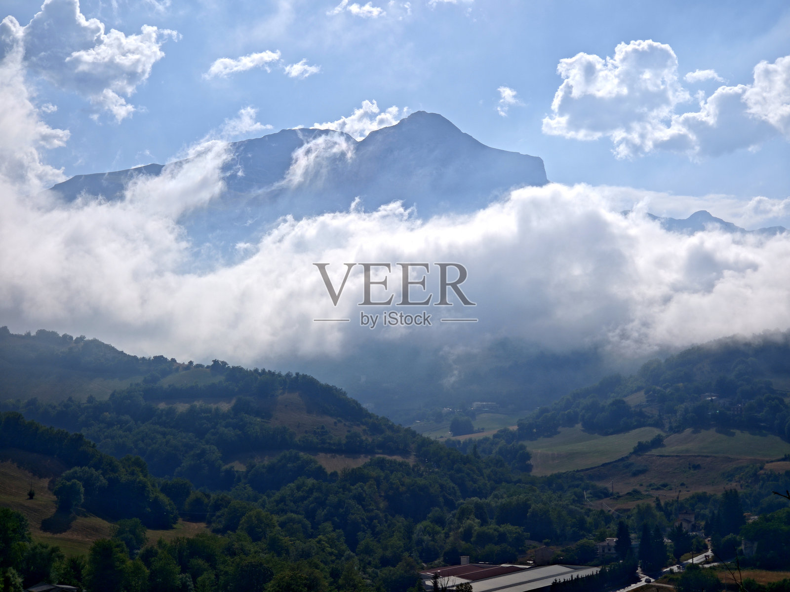 意大利马尔凯西比利尼山脉的赞帕山照片摄影图片