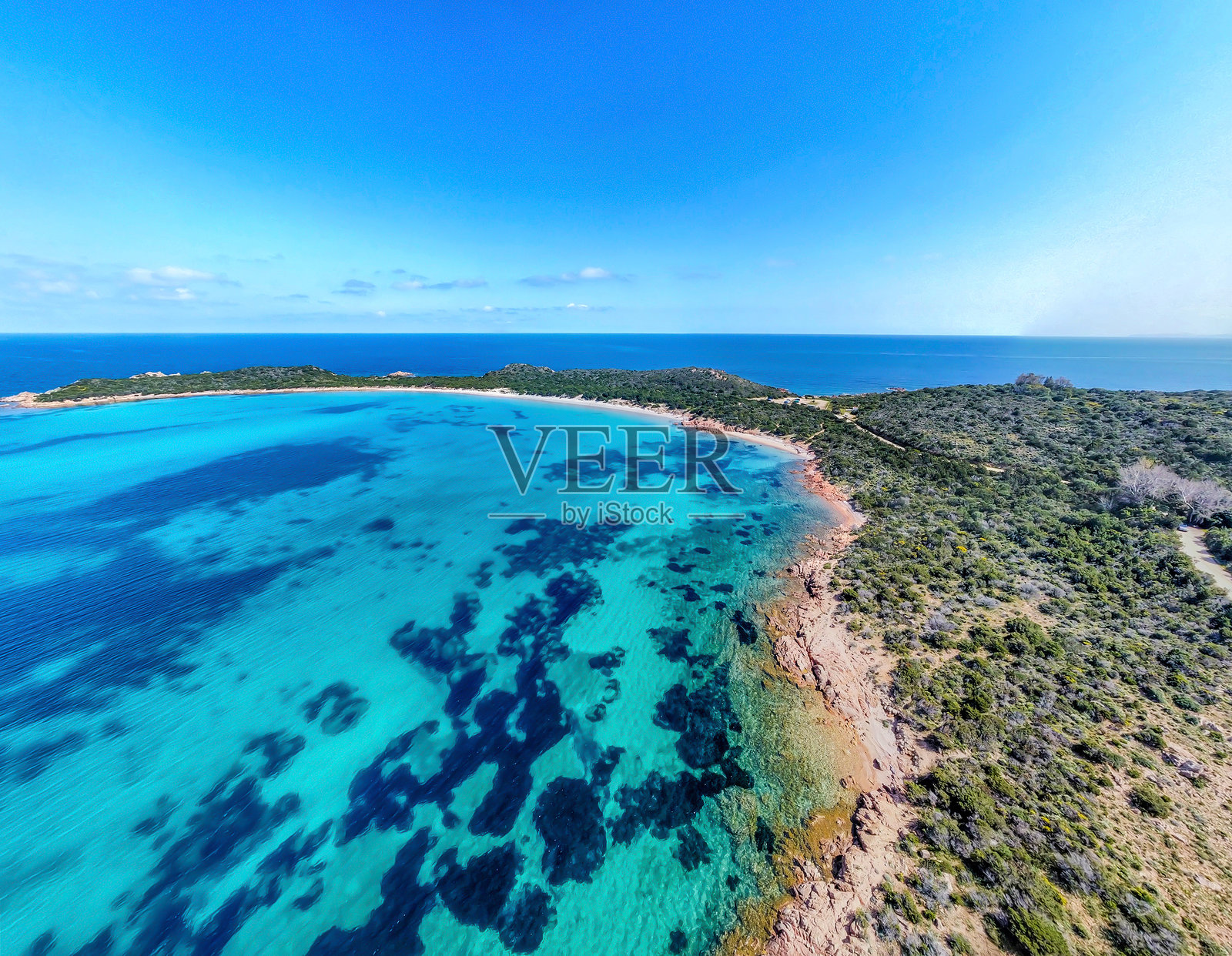 春天时卡波科达卡瓦洛海岸的鸟瞰图照片摄影图片