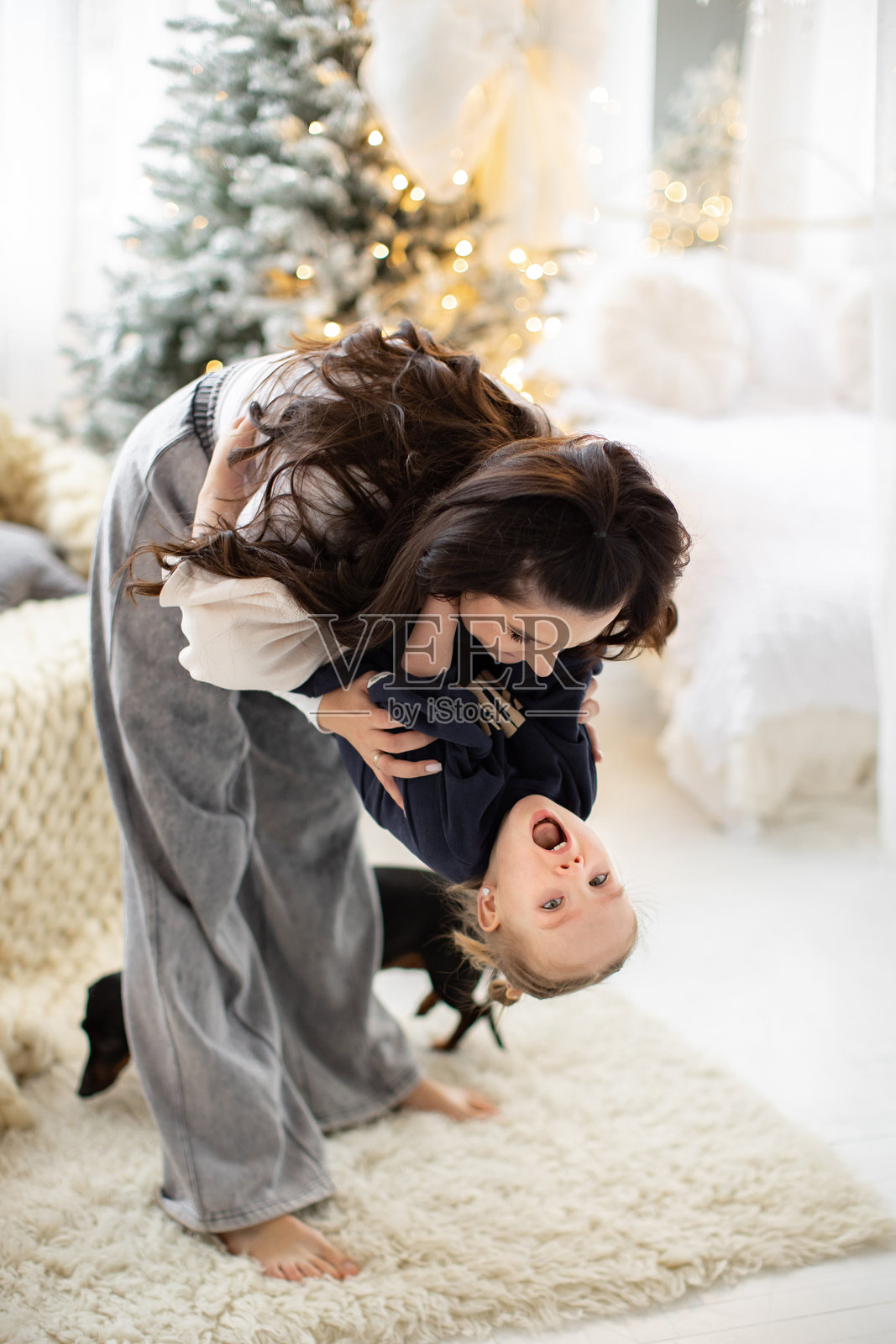 母子玩耍照片摄影图片