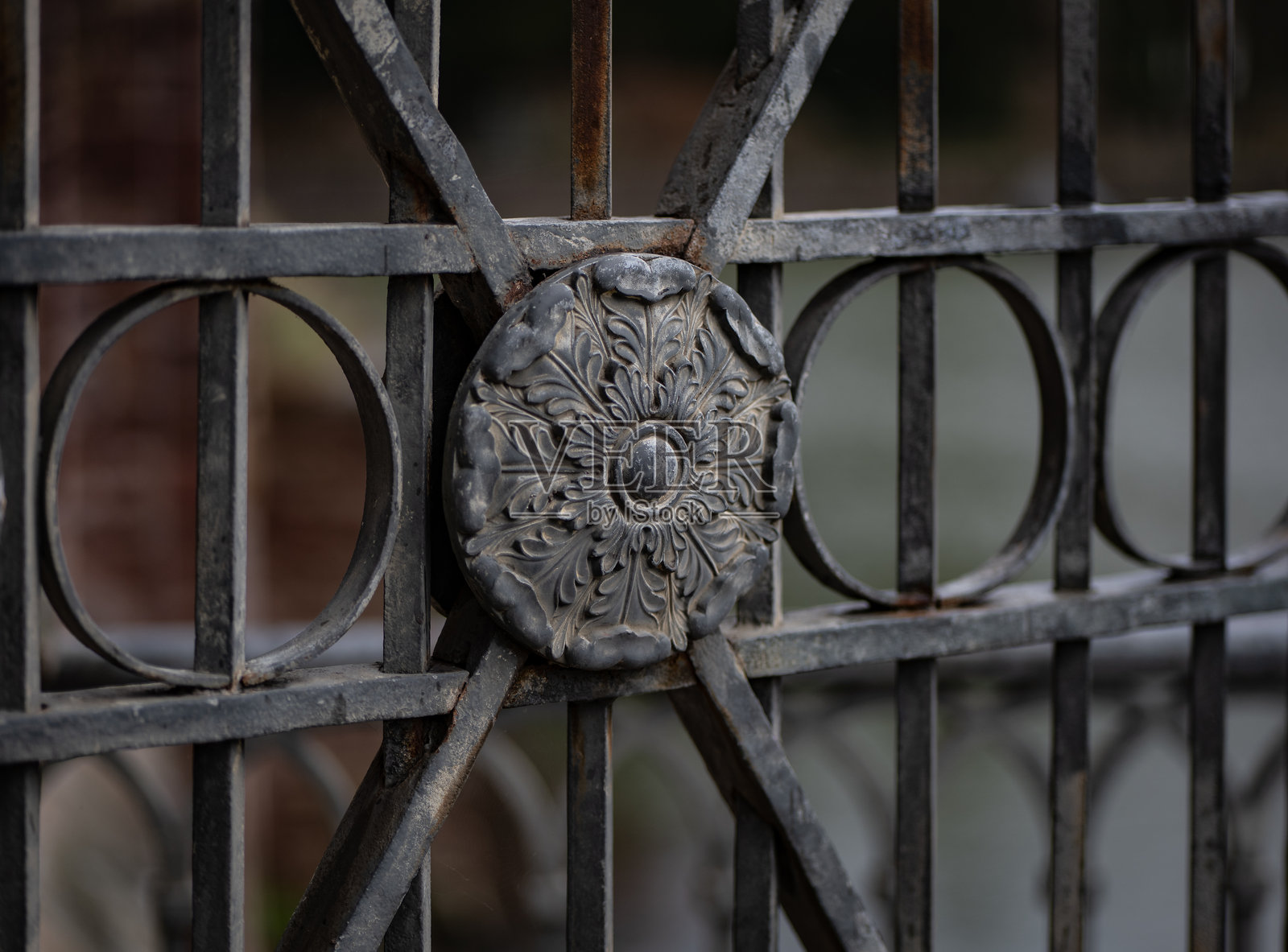 花园里复古陈旧的栅栏照片摄影图片