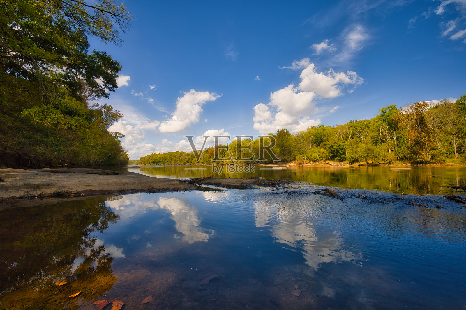 开普菲尔河上游的倒影照片摄影图片