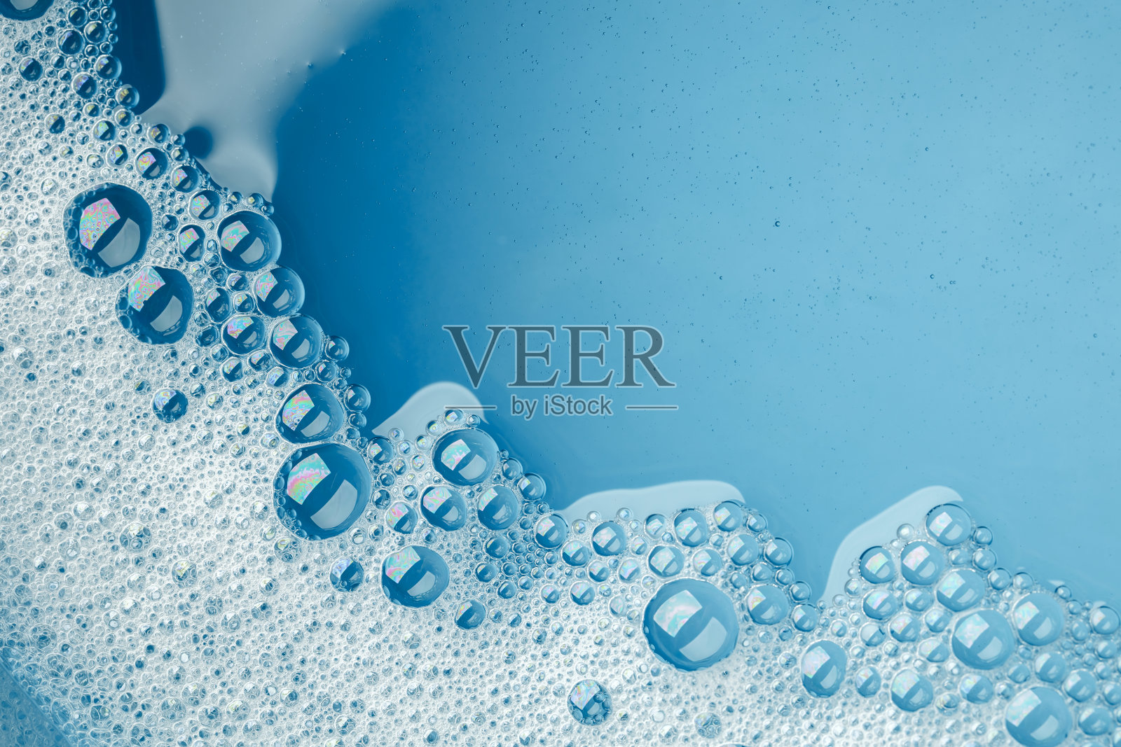 （蓝色）肥皂泡背景，留有文案空间照片摄影图片