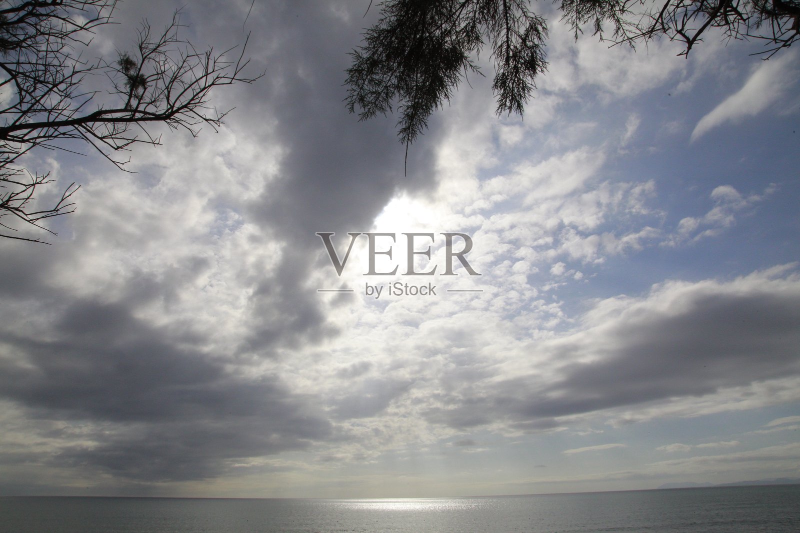 十月，著名的希腊夏日仍在继续。照片摄影图片