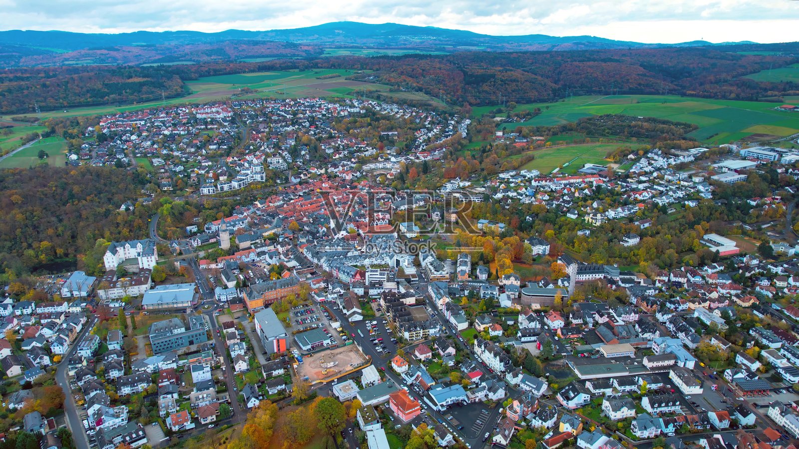 城市伊德斯坦老城区的鸟瞰图照片摄影图片