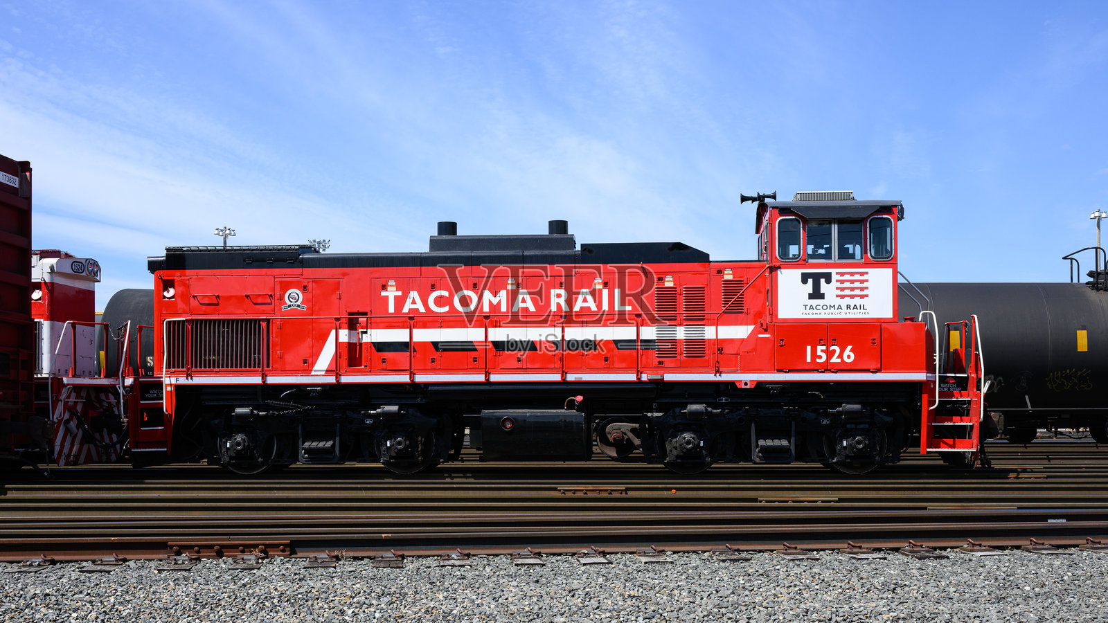 塔科马公共事业局的塔科马铁路EMD MP-1500型机车停靠在港口照片摄影图片