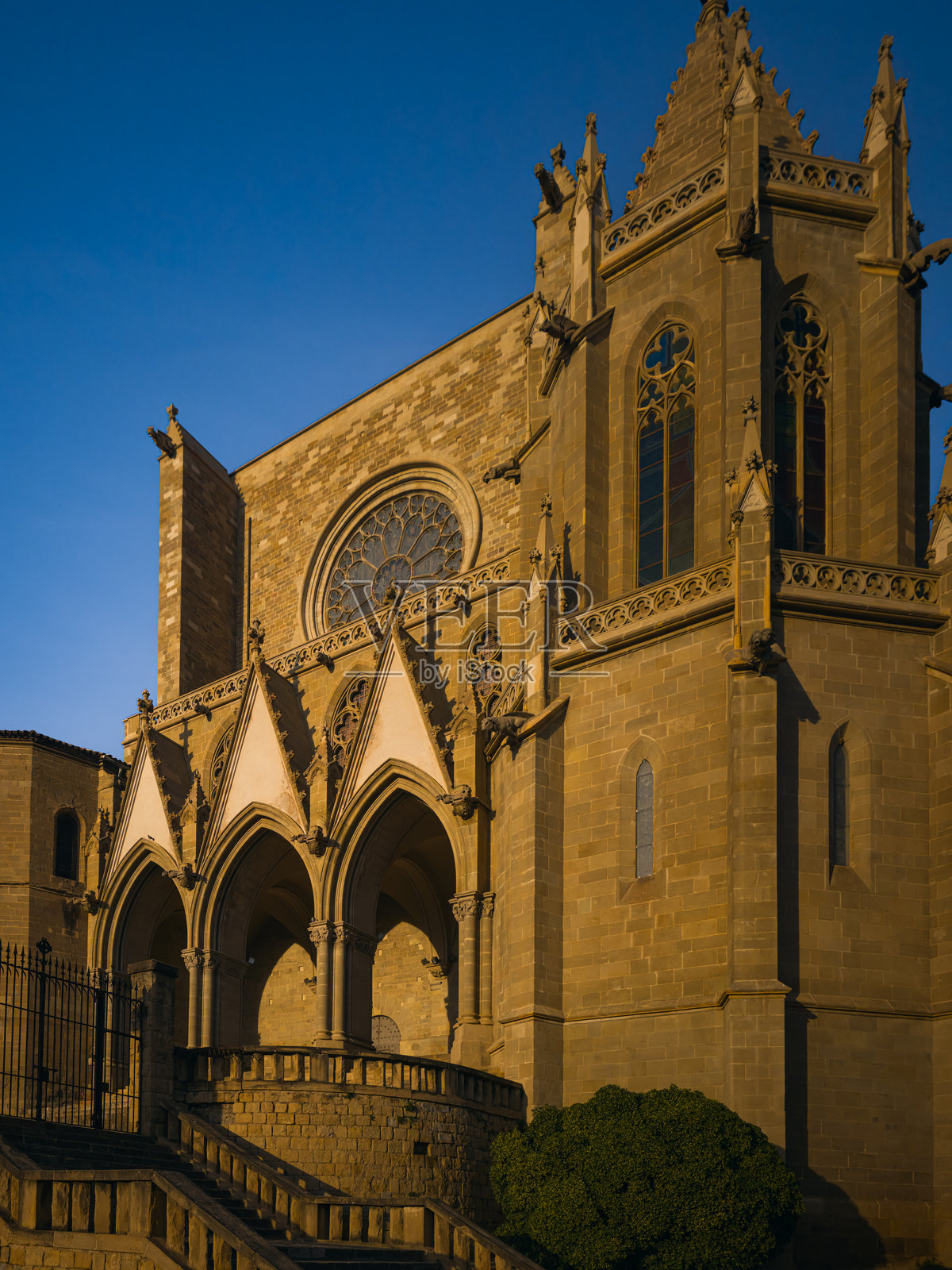 马纳萨圣玛丽亚大教堂的立面和入口照片摄影图片