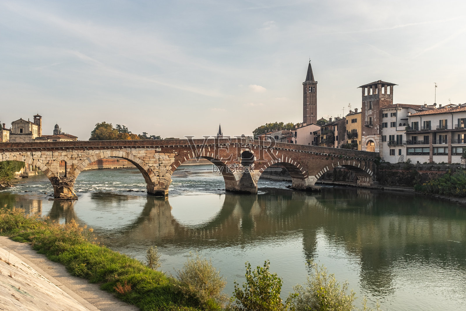 维罗纳，皮埃特拉桥照片摄影图片