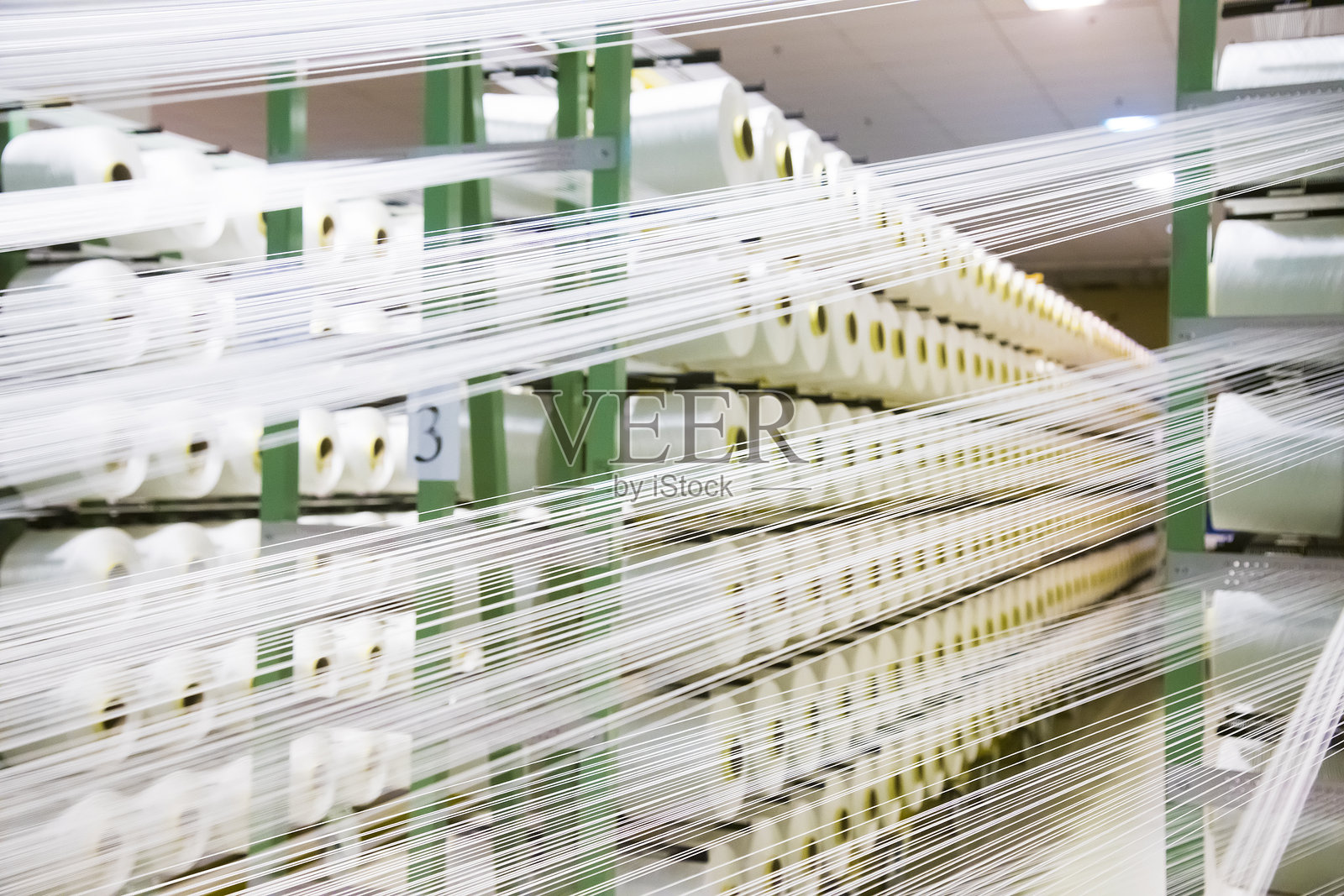 工厂里的纺织品生产照片摄影图片