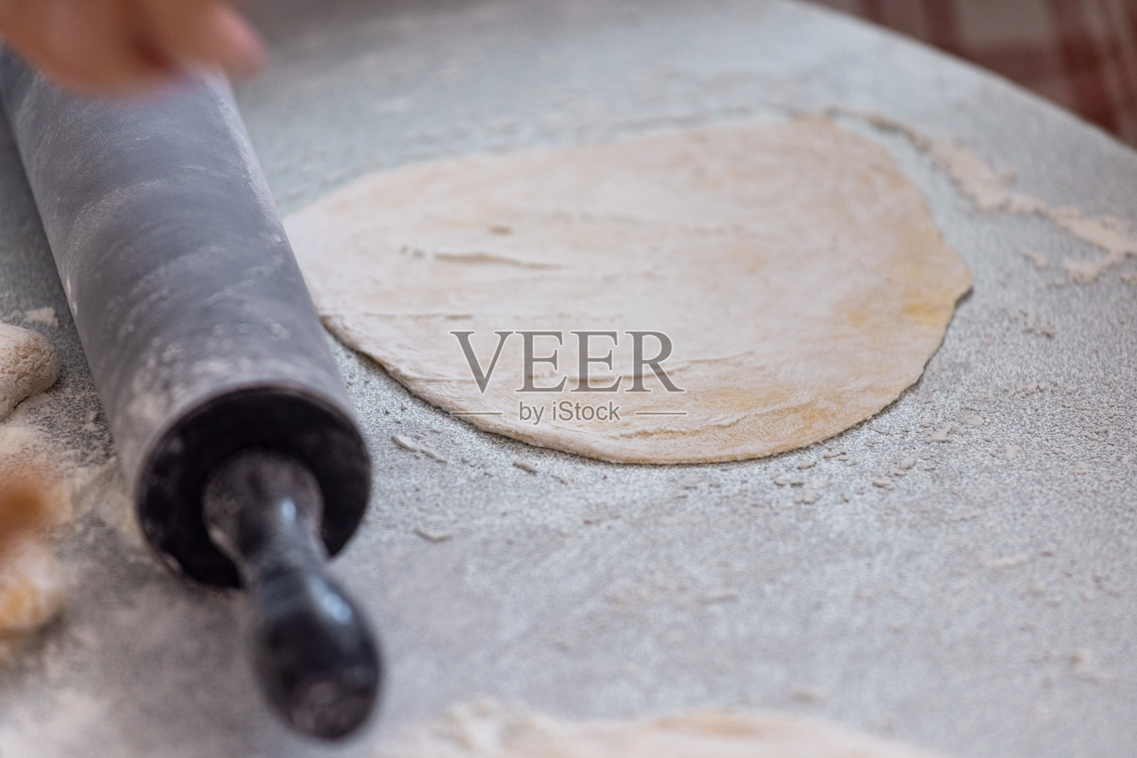 如何在家里制作果仁蜜饼照片摄影图片