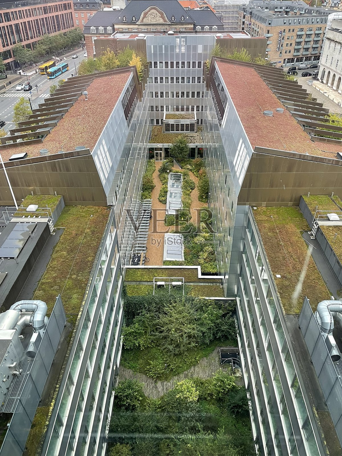 丹麦哥本哈根的绿色屋顶照片摄影图片