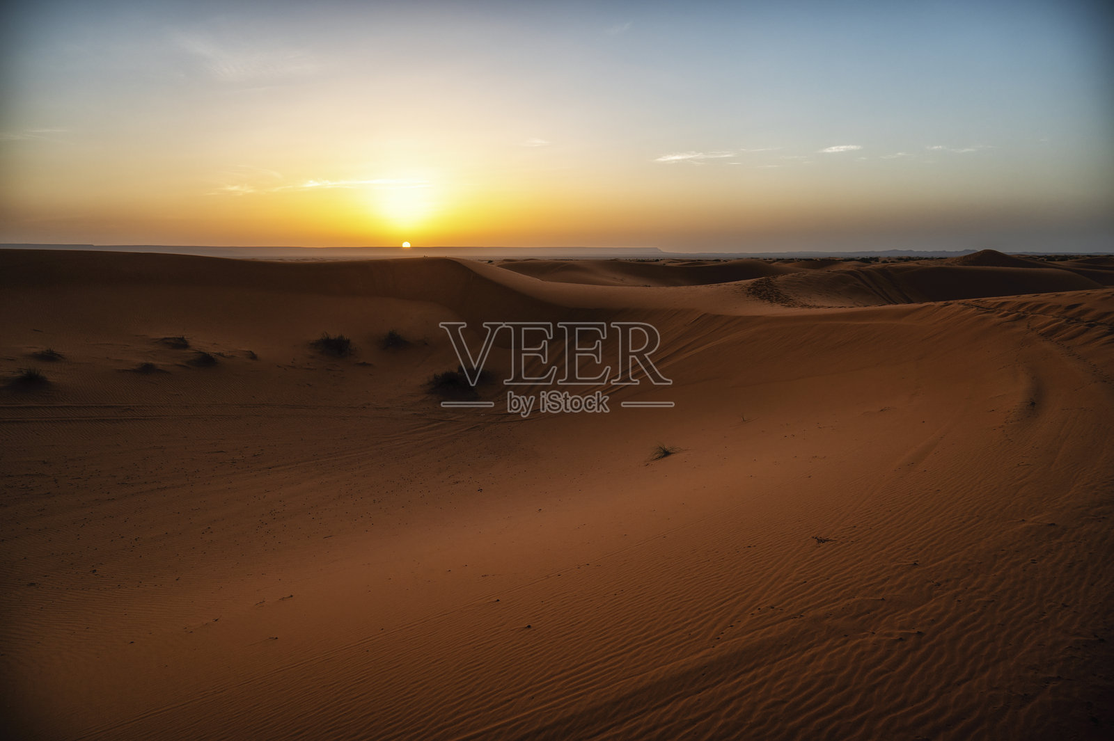 摩洛哥 Erg Chebbi 沙漠中风景如画的沙丘照片摄影图片
