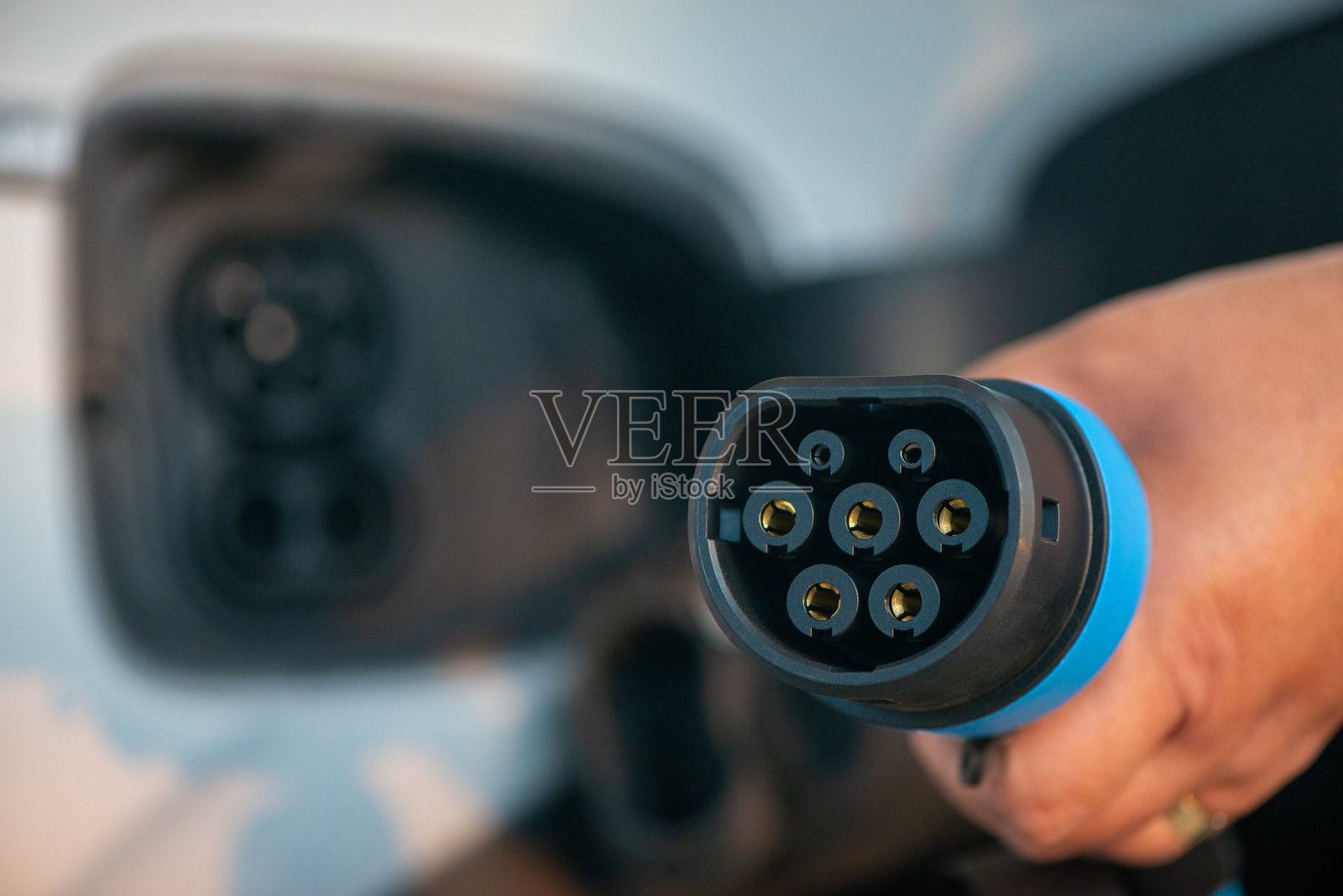 电动汽车充电插头特写照片摄影图片