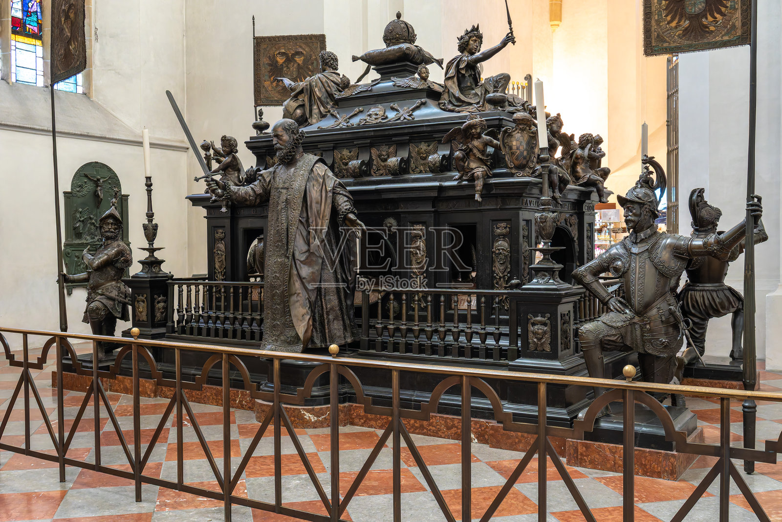 德国慕尼黑圣母教堂的室内景观。照片摄影图片