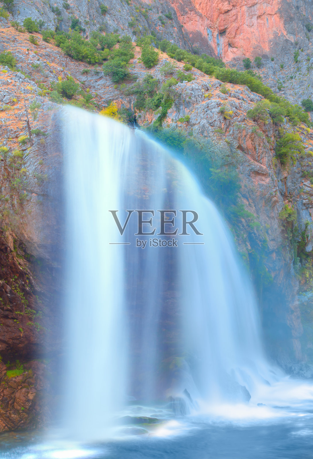 卡普兹巴希瀑布（上游）- 开塞利，土耳其照片摄影图片