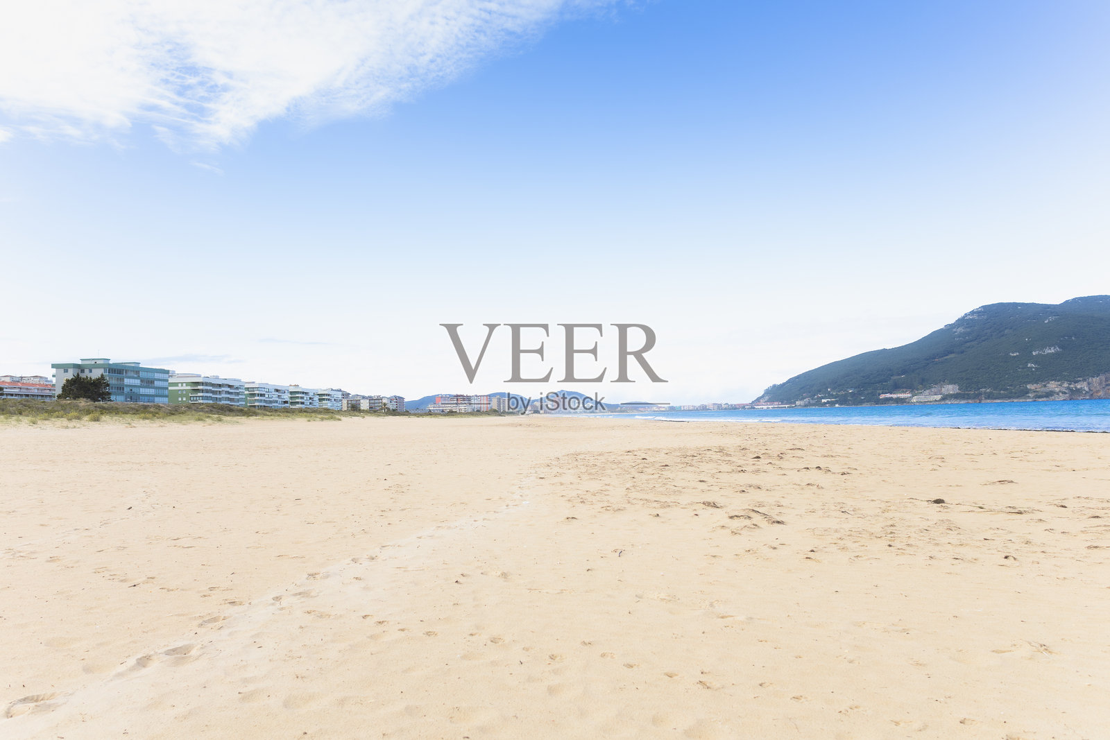 秋天的空旷海滩照片摄影图片