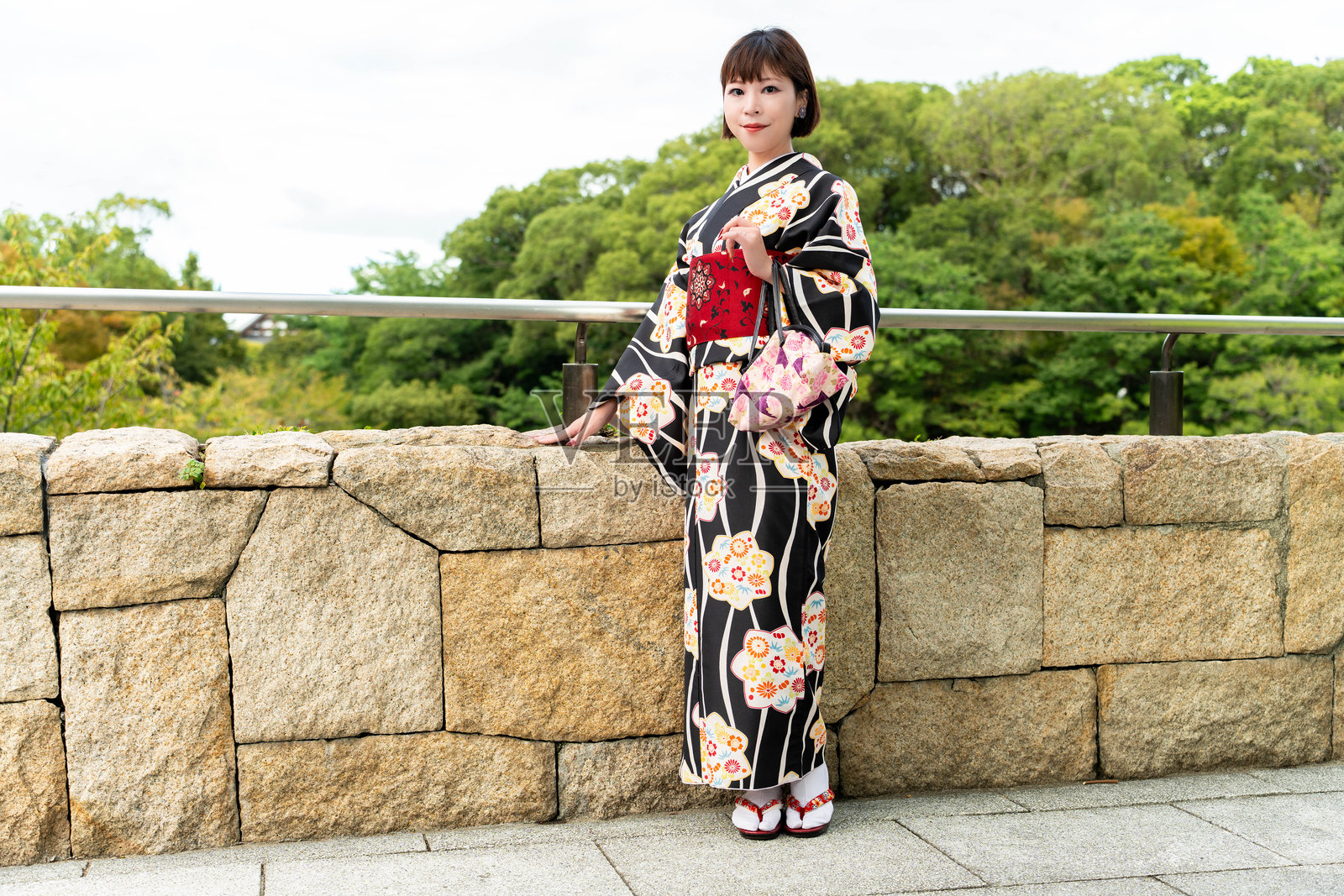 一位身着和服的时尚日本女性照片摄影图片