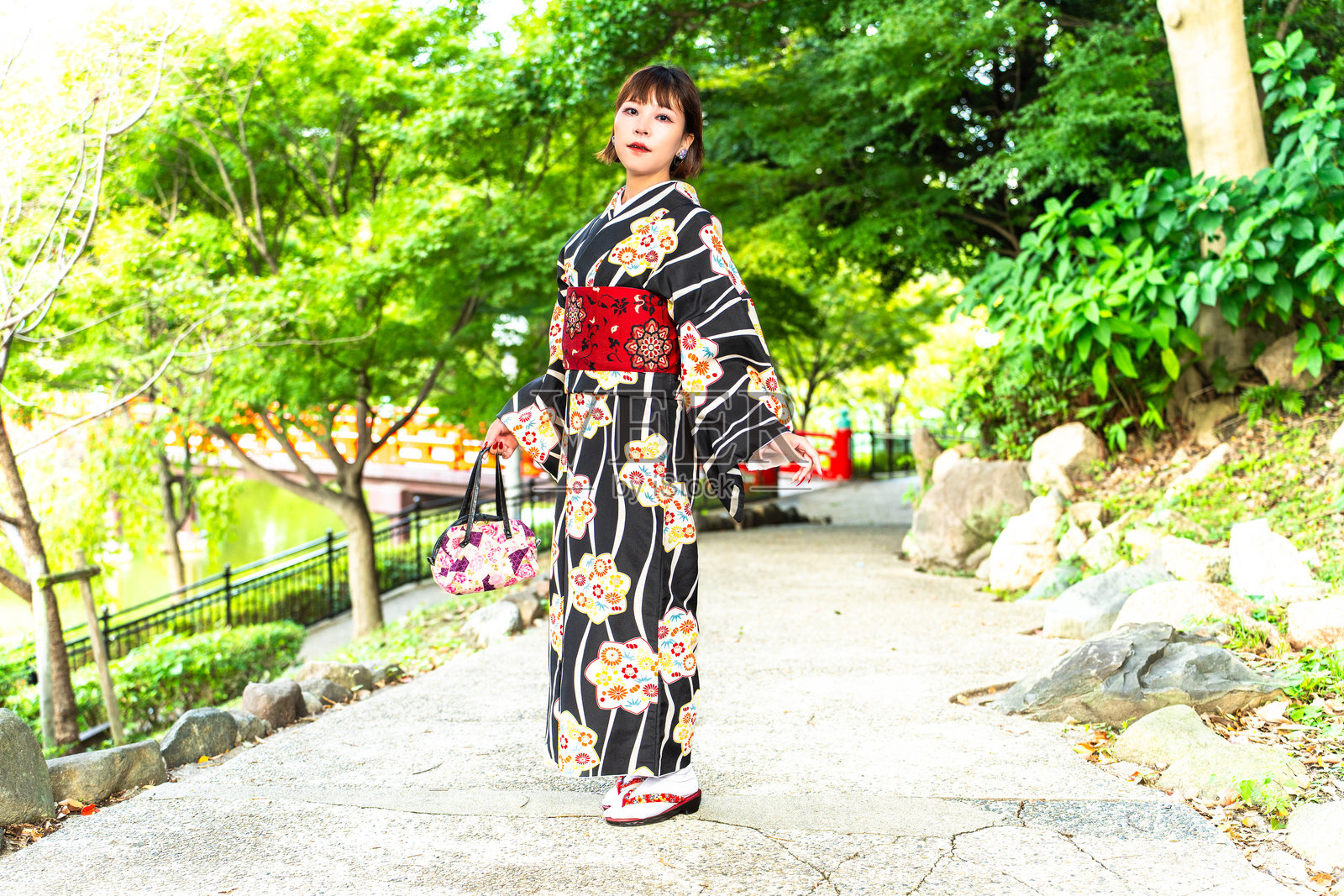 一位身着和服的时尚日本女性照片摄影图片