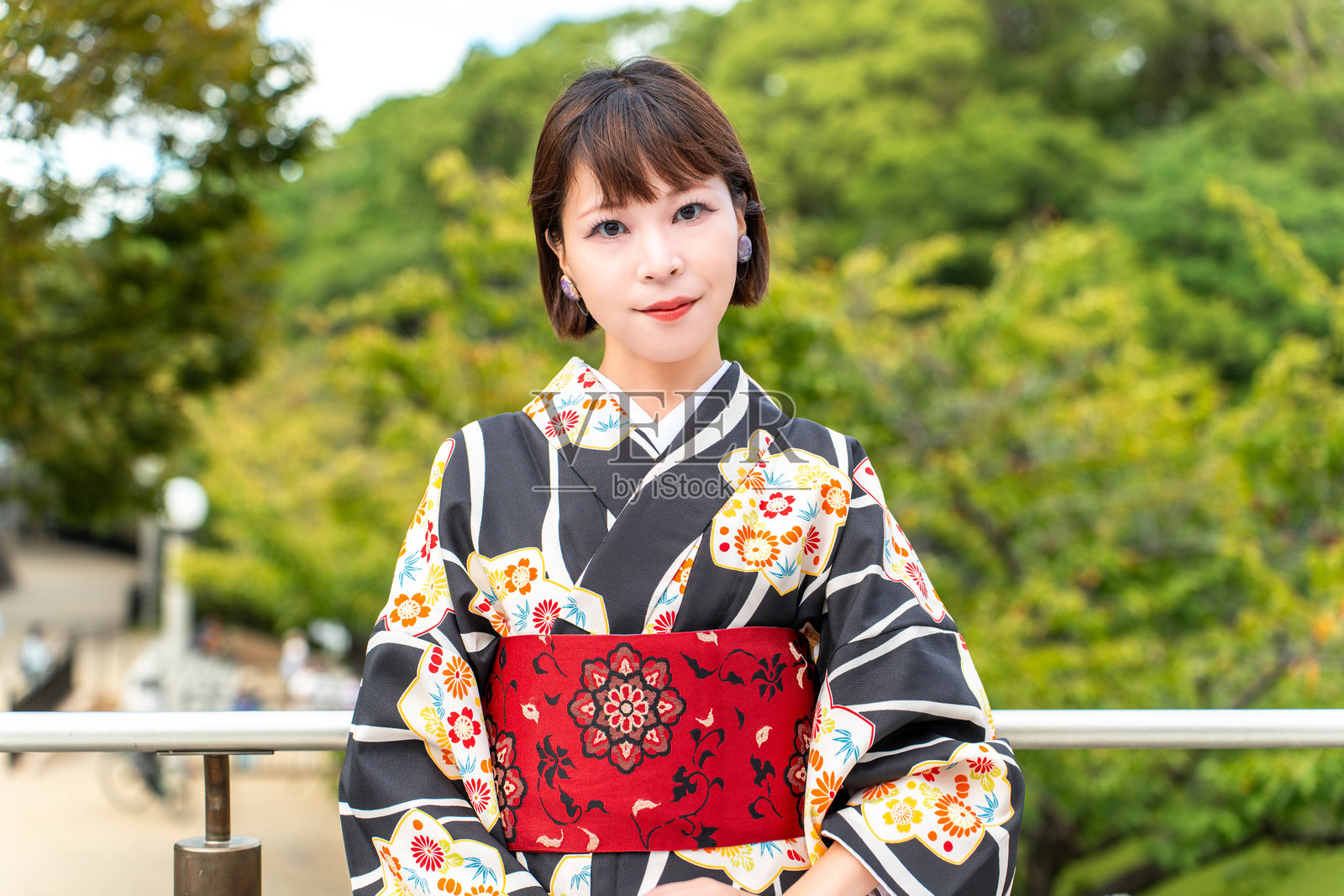 一位身着和服的时尚日本女性照片摄影图片