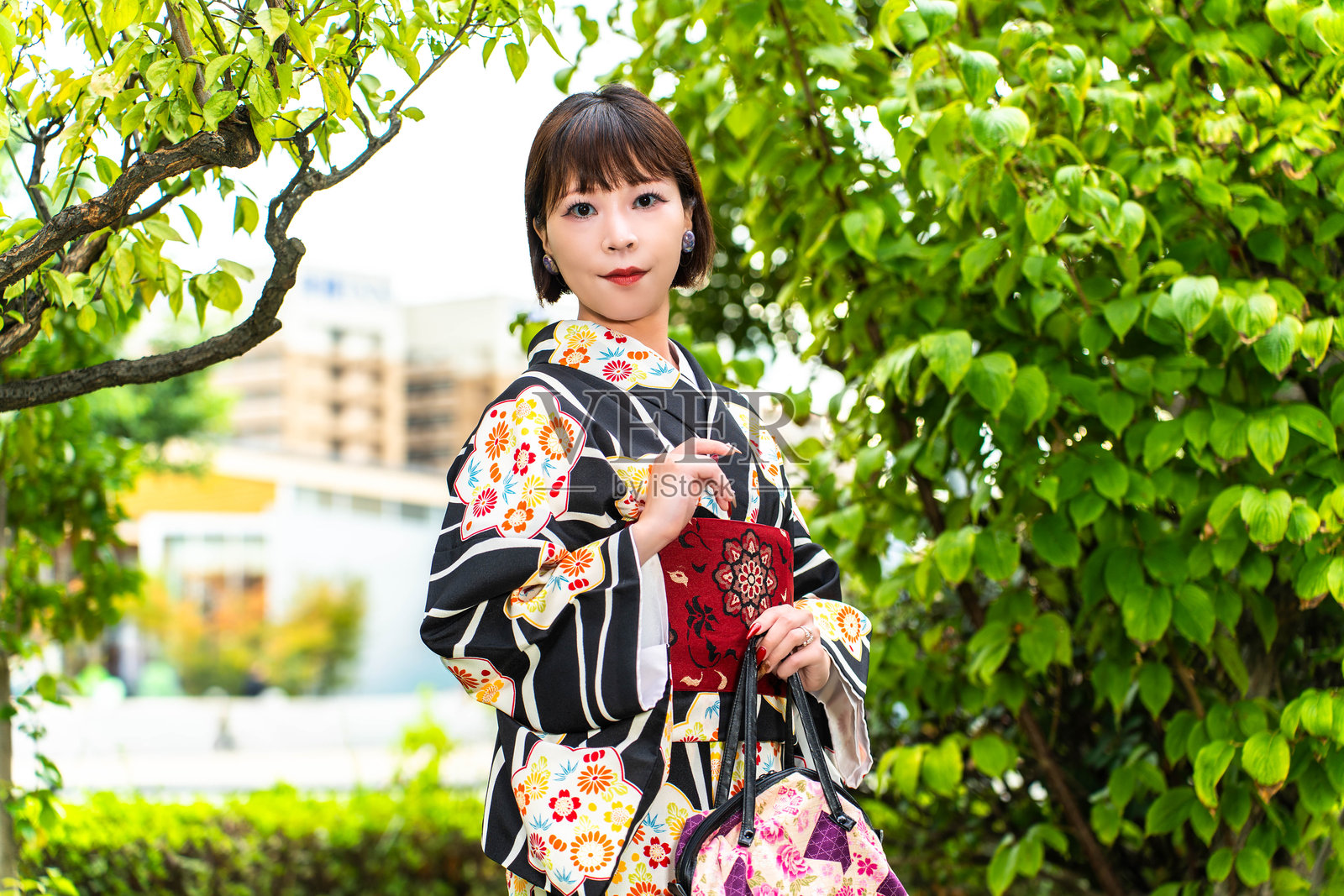 一位身着和服的时尚日本女性照片摄影图片