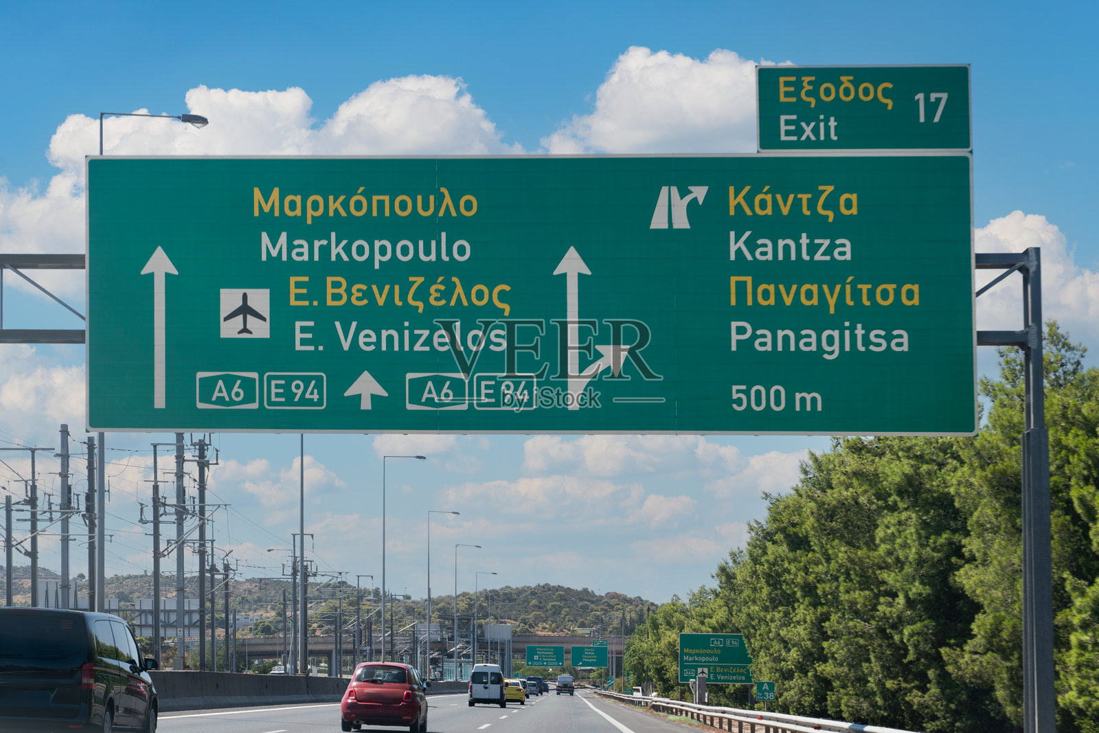 车辆在希腊拉夫里翁和雅典之间的道路上行驶照片摄影图片