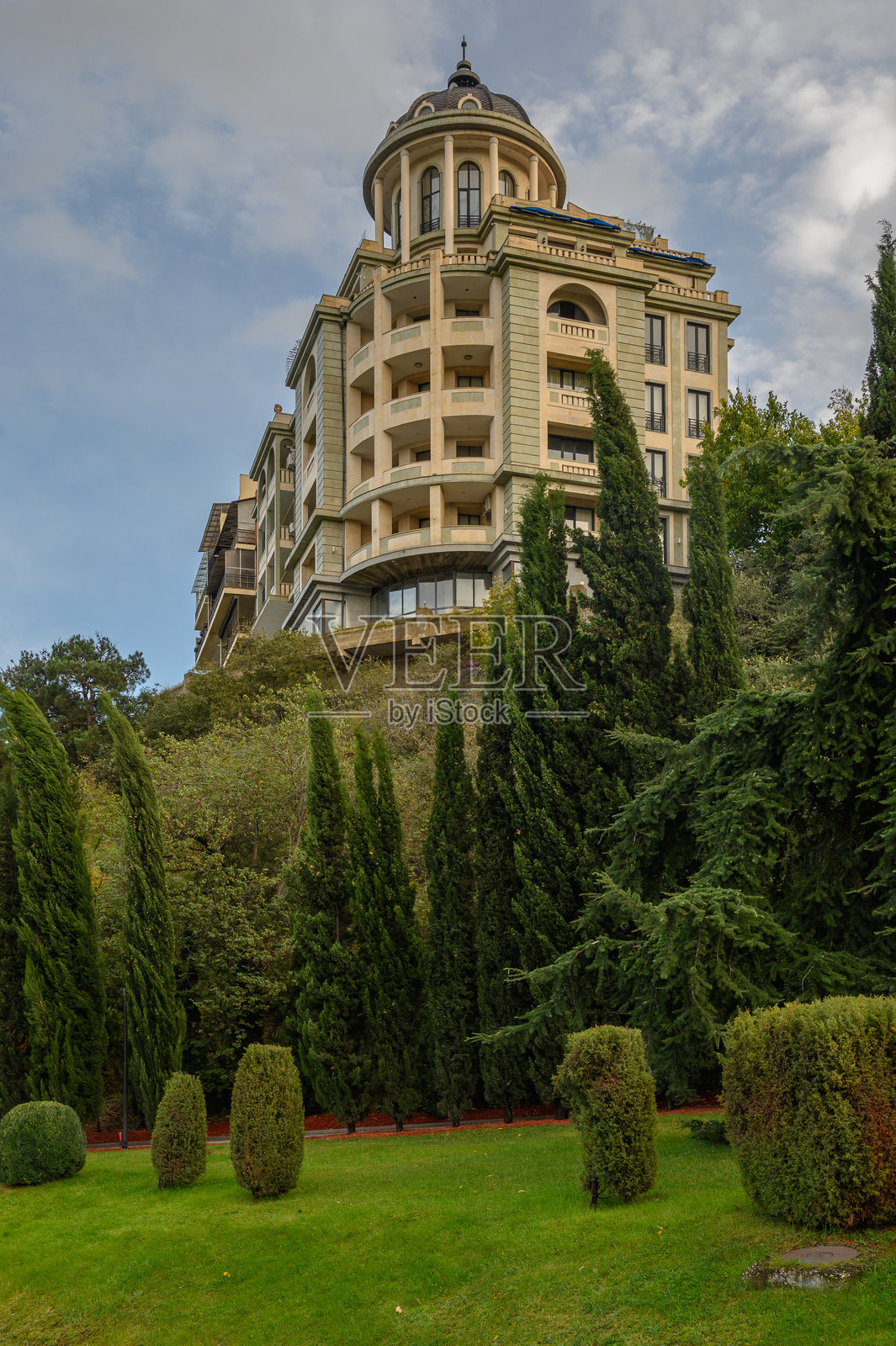 第比利斯思考山丘上的圆顶房屋照片摄影图片