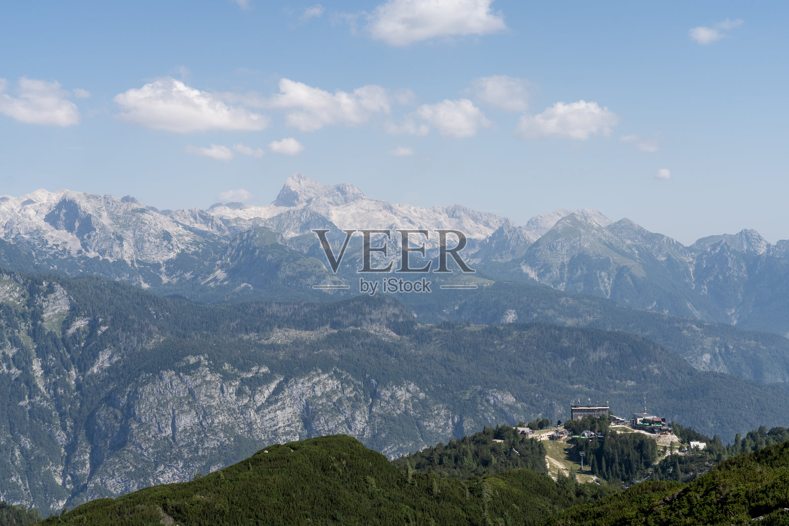 从沃格尔山眺望特里格拉夫山脉的景色照片摄影图片