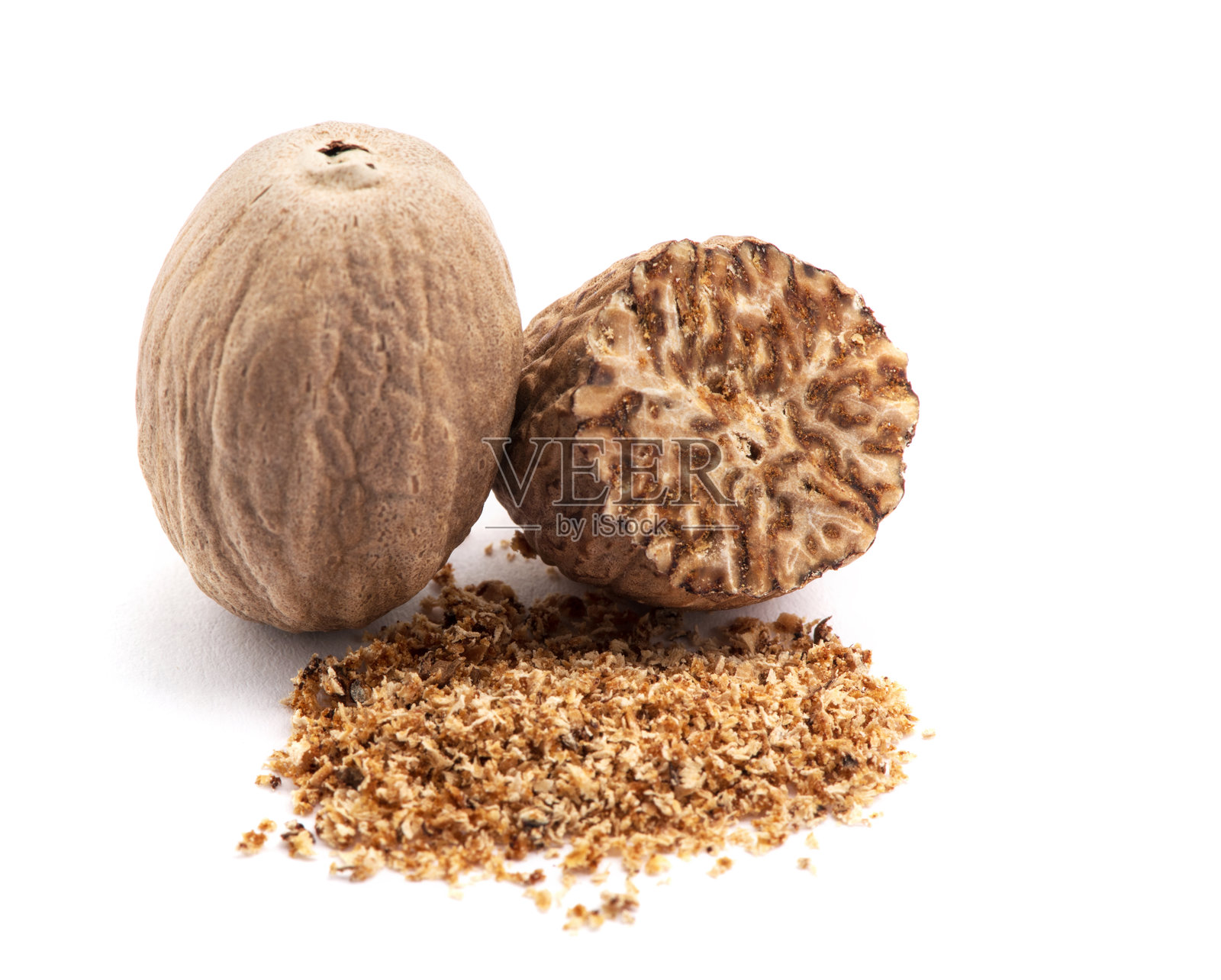 孤立在白色背景上的肉豆蔻照片摄影图片