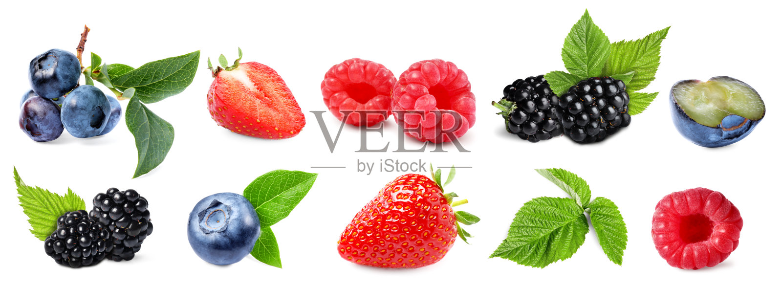 各种浆果和绿叶在白色背景上分离，一组照片摄影图片